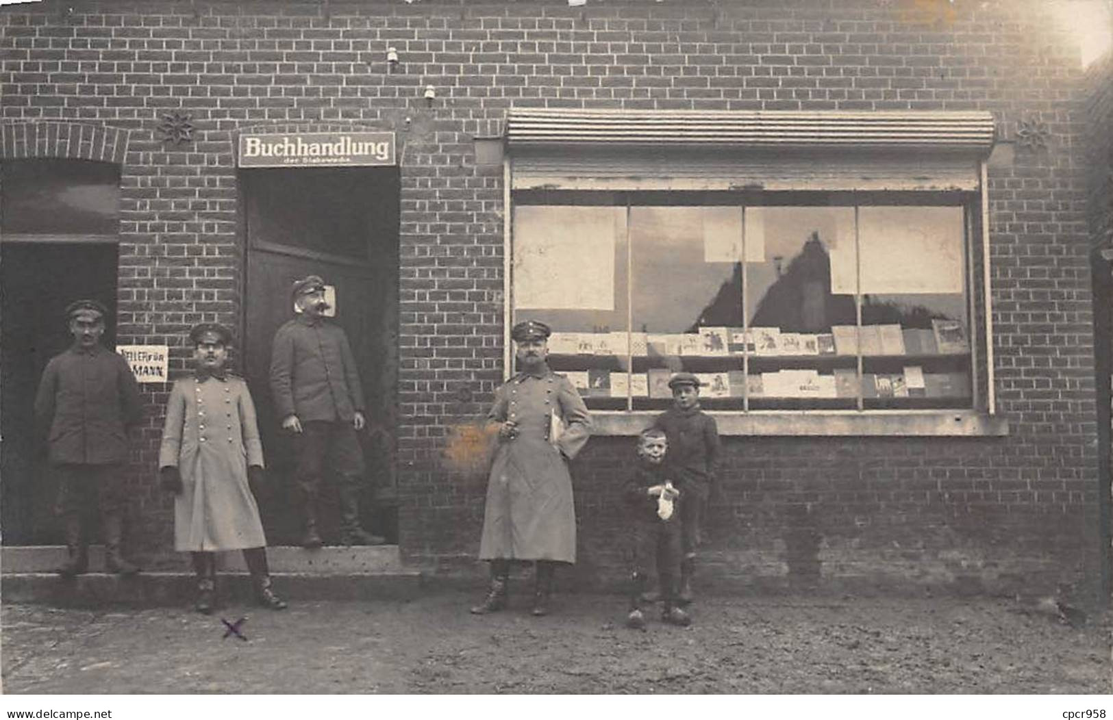 Allemagne - N°82173 - A Identifier - Buchhandiug - Militaires Et Enfants Devant Un Commerce - Carte Photo - Te Identificeren