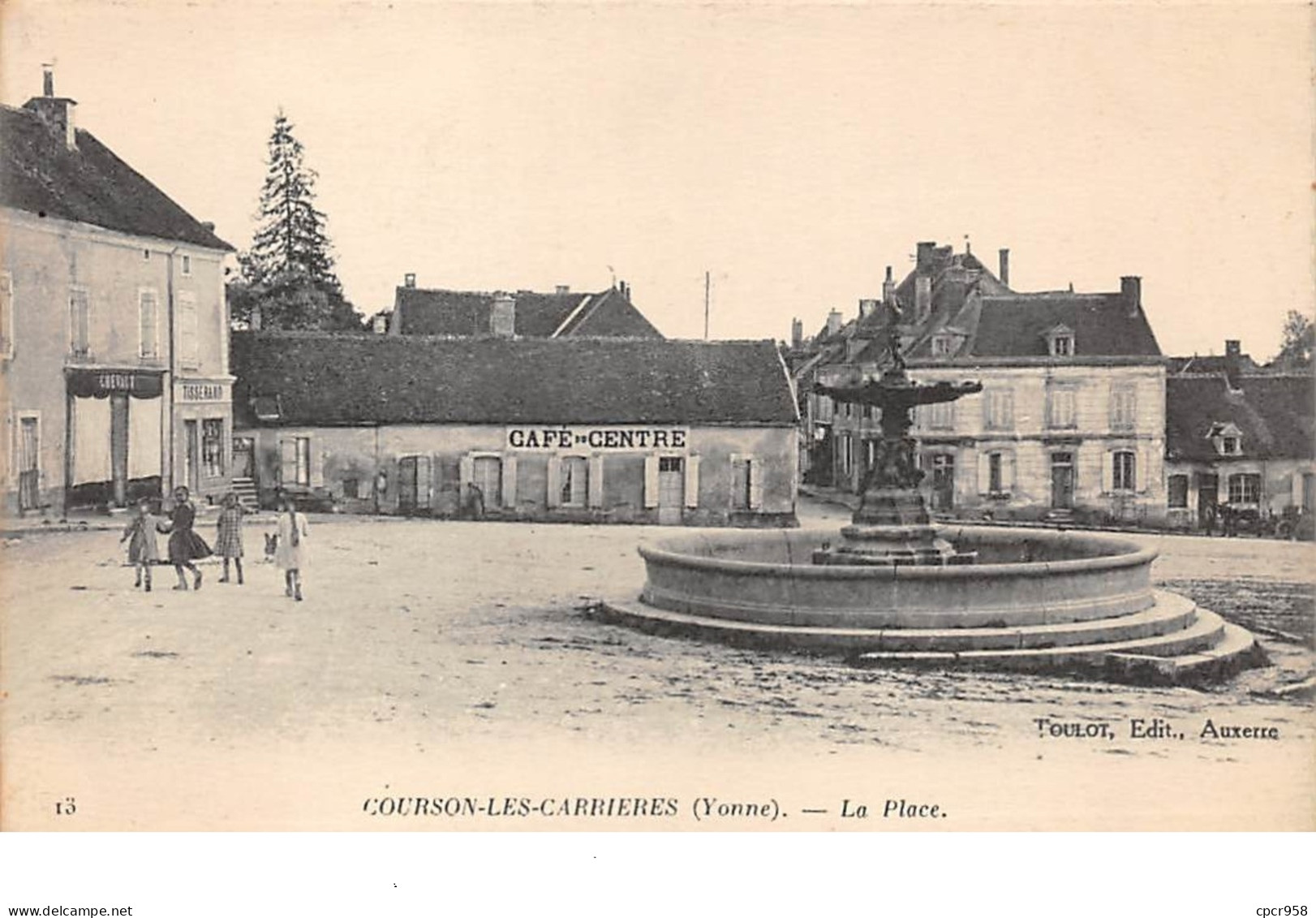 89. N°206177. Courson Les Carrières. La Place - Courson-les-Carrières