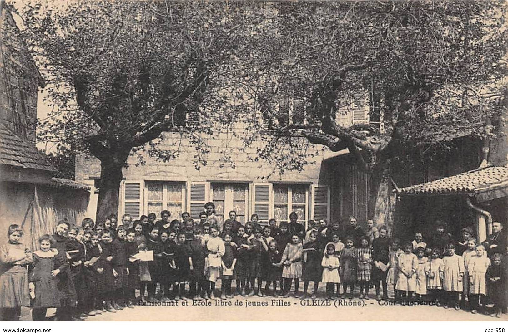 69 - Gleizé - SAN22022 - Pensionnat Et Ecole De Jeunes Filles - Cours Intérieure - Gleize