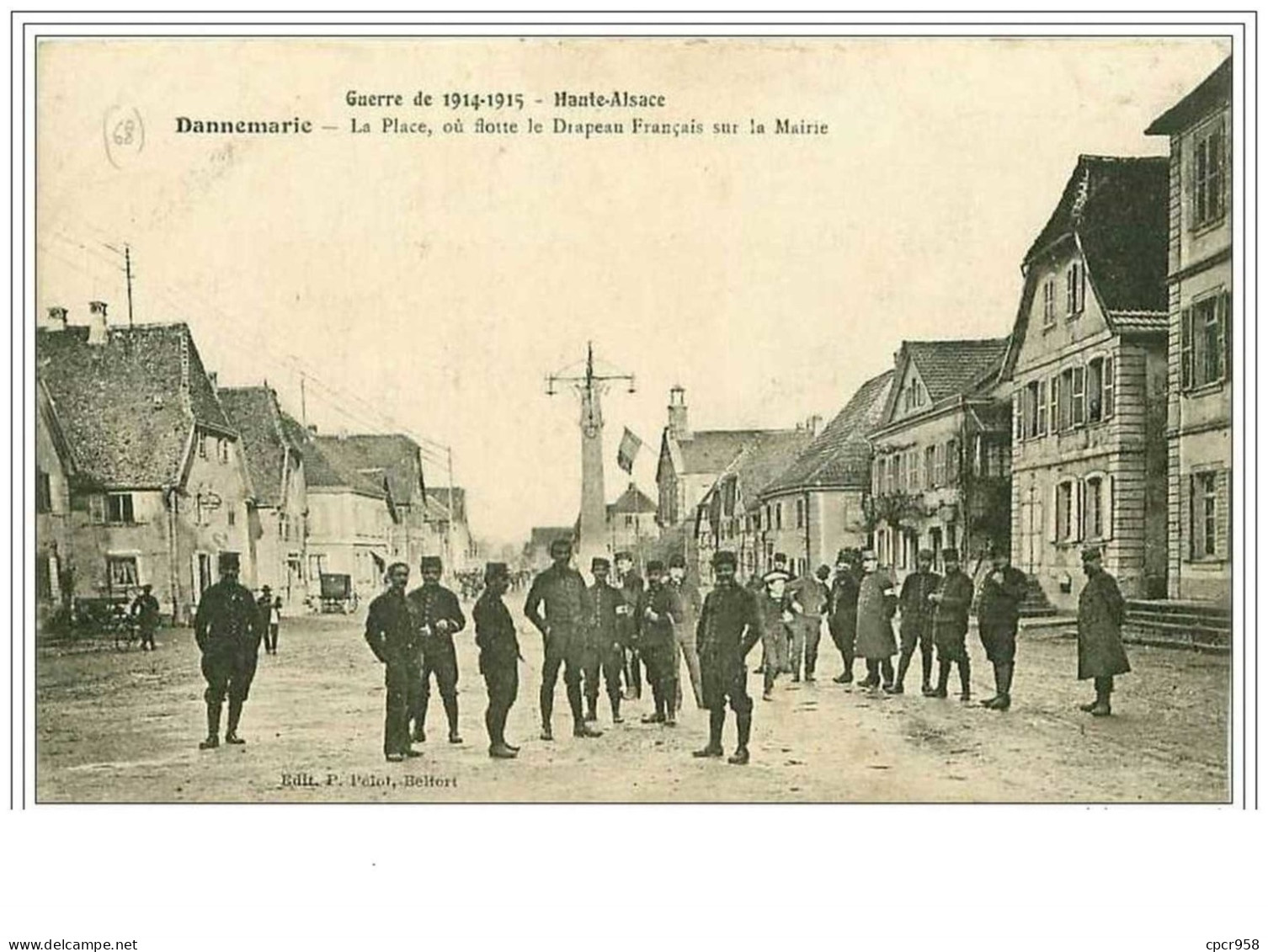 68.DANNEMARIE.LA PLACE, OU FLOTTE LE DRAPEAU FRANCAIS SUR LA MAIRIE.GUERRE DE 1914-15 - Dannemarie