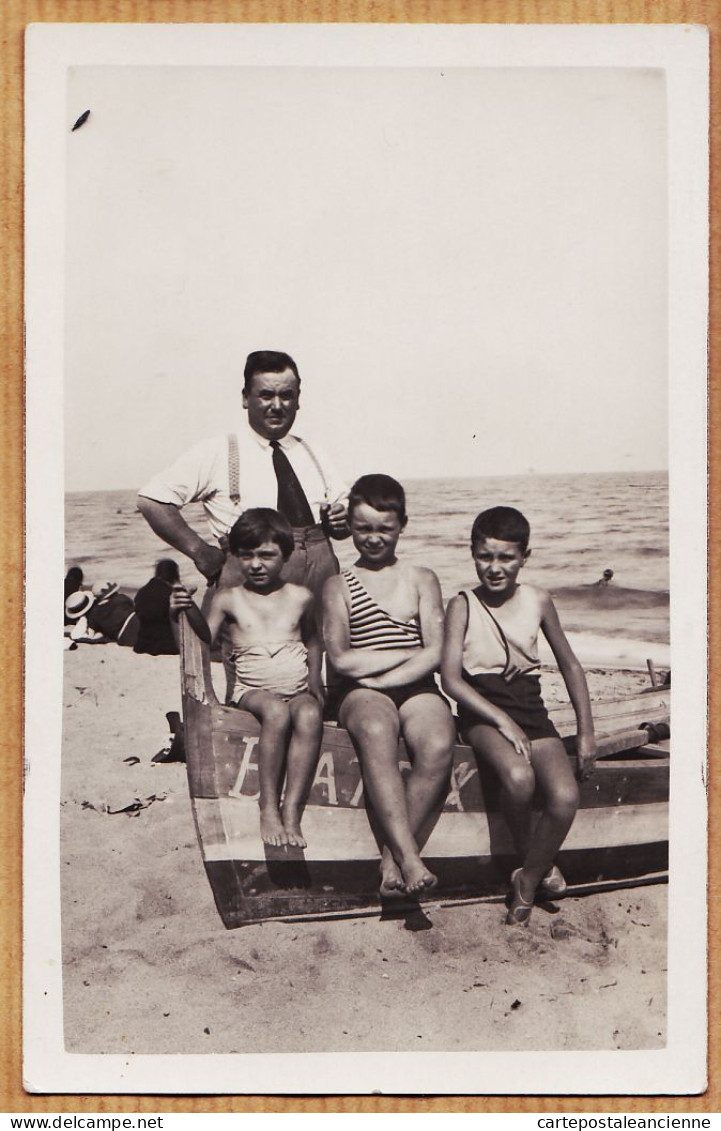 19569 / ⭐ Languedoc-Roussillon à Localiser Bord Méditéranée Carte-Photo 1940s Plage Barque Enfants Homme Cravaté (1) - Languedoc-Roussillon