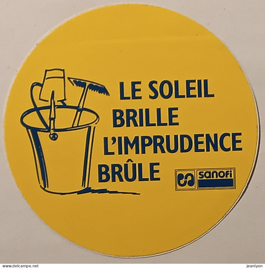 SAUT Avec Pelle Et Rateau - Soleil Brille Imprudence Brule - SANOFI - Autocollant - Pegatinas