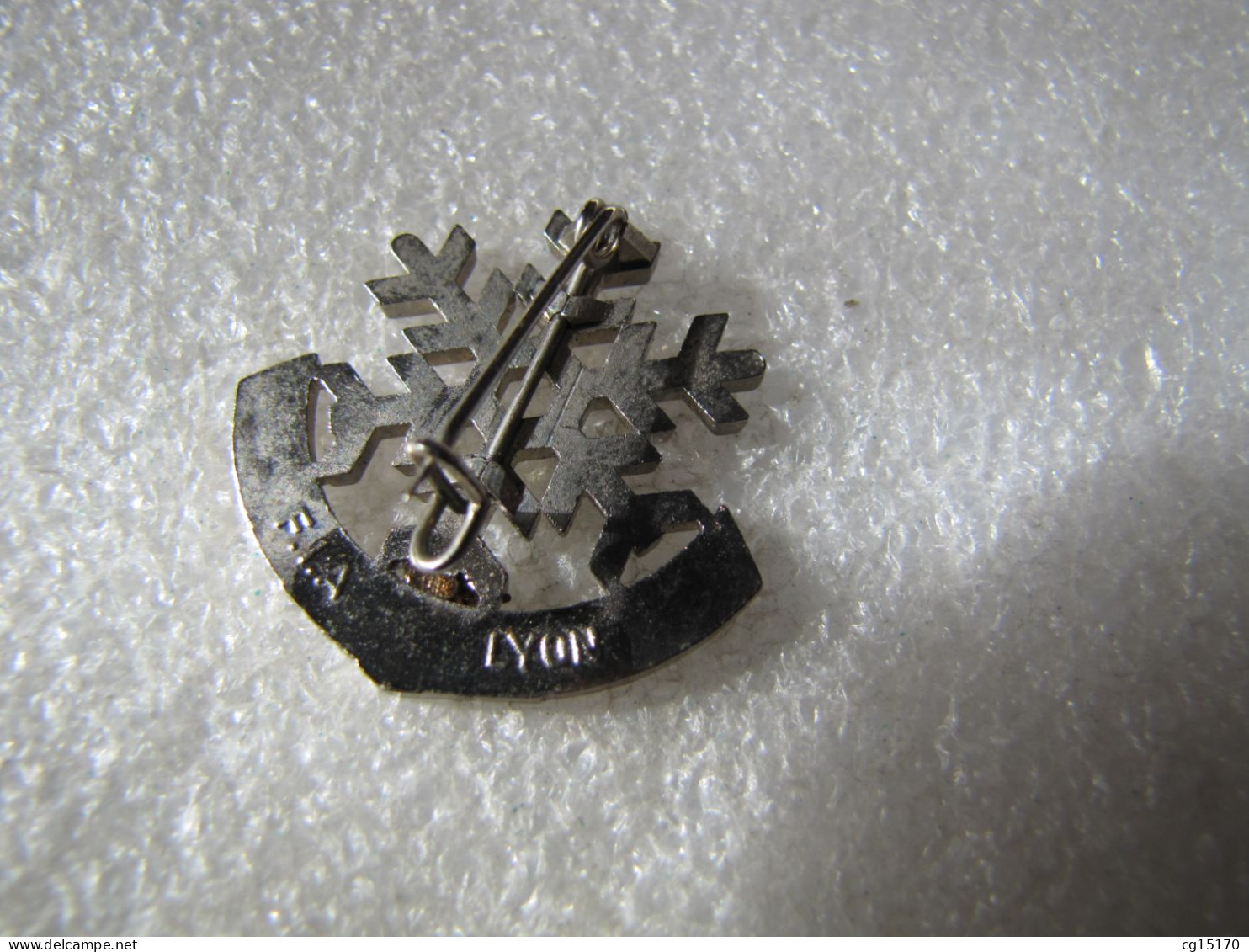 NO PIN'S   BROCHE   ESF  1 ETOILE  ECOLE DE SKI FRANÇAISE   Signé F.I.A.  LYON - Invierno