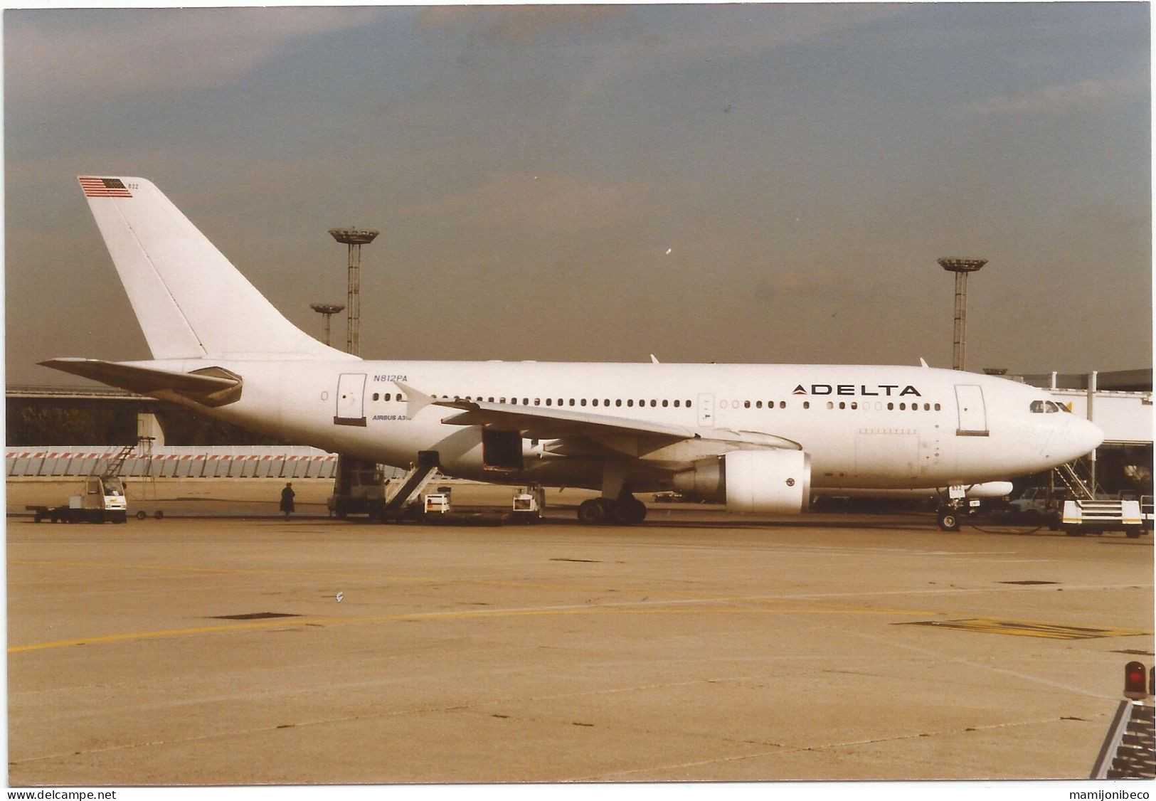 AIRBUS A 310 DELTA AIRL. - Deportes