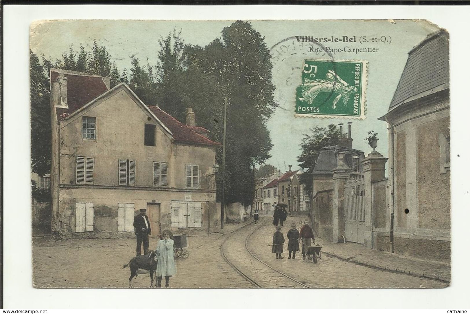 95 . VILLIERS LE BEL . RUE PAPE CARPENTIER  . LE POSTIER   PETITE FILLE AVEC SA CHEVRE . LES ENFANTS ( Coin En L Etat ) - Villiers Le Bel