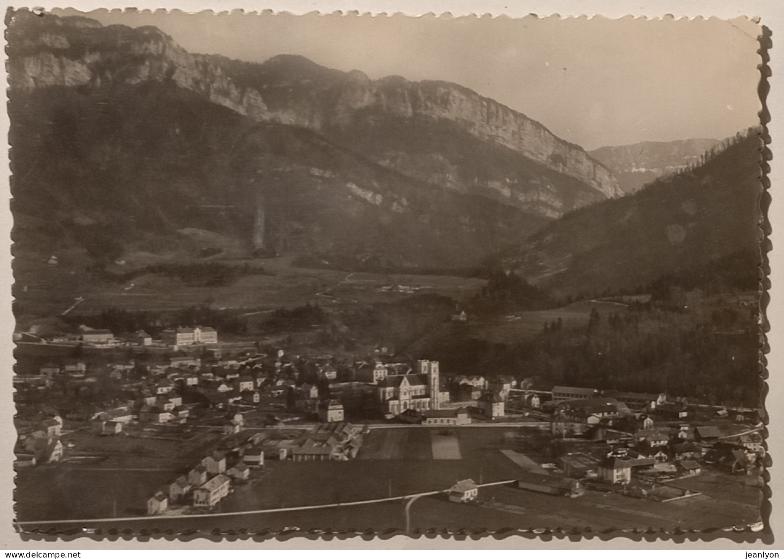 SAINT LAURENT DU PONT (38 Isère) - Vue Du Village Et Les Montagnes De La Chartreuse - Saint-Laurent-du-Pont