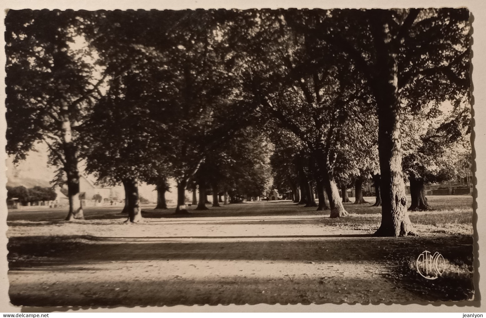 FUMAY (08 Ardennes) - Place De Baty - Fumay