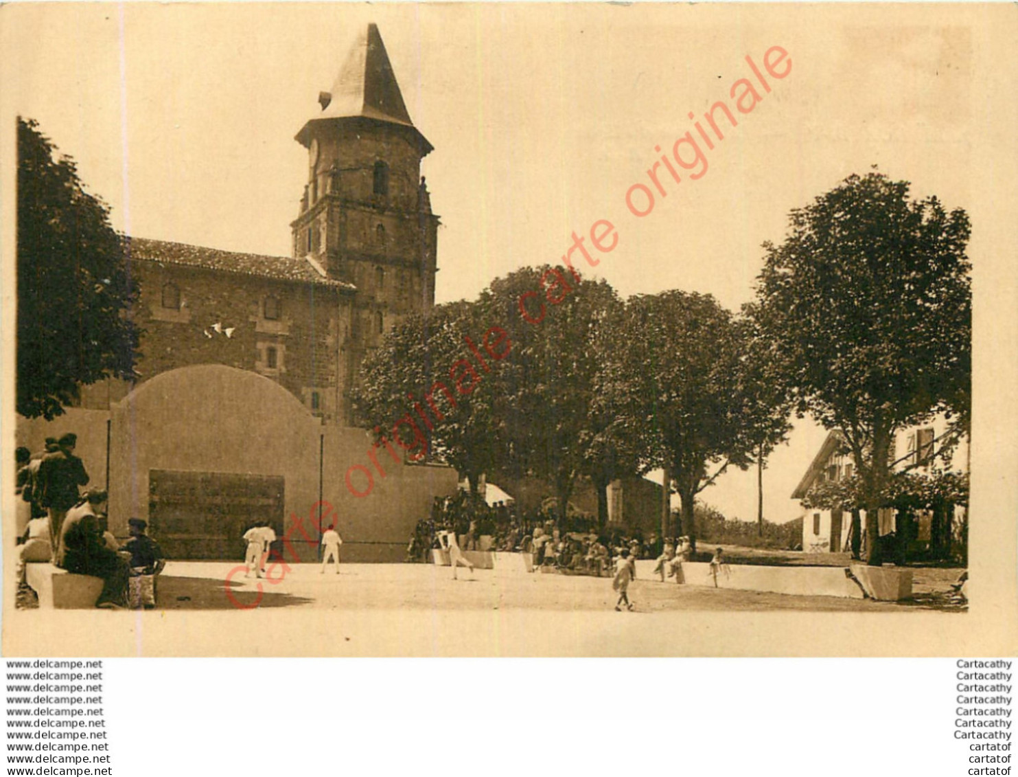 64.  AINHOA .  Le Fronton Et L'Eglise . ( Partie De Pelote Au Fronton ) . - Ainhoa