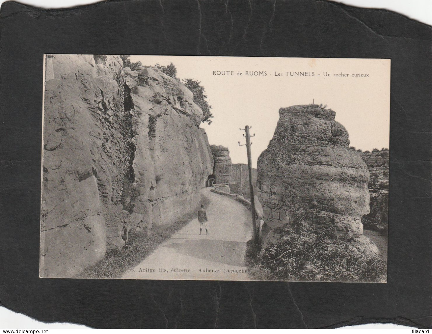 128248           Francia,     Route  De  Ruoms,   Les  Tunnels,   Un  Rocher  Curieux,   NV - Ruoms