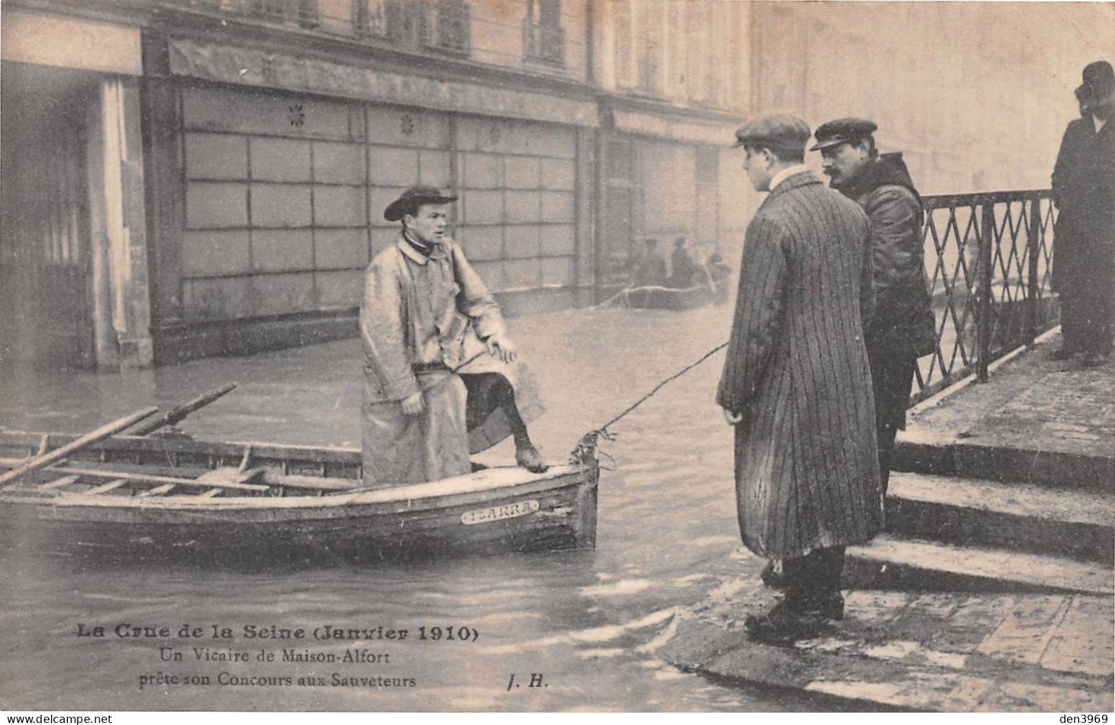 MAISONS-ALFORT (Val-de-Marne) - La Crue De La Seine (Janvier 1910) - Un Vicaire Prête Son Concours Aux Sauveteurs - Maisons Alfort