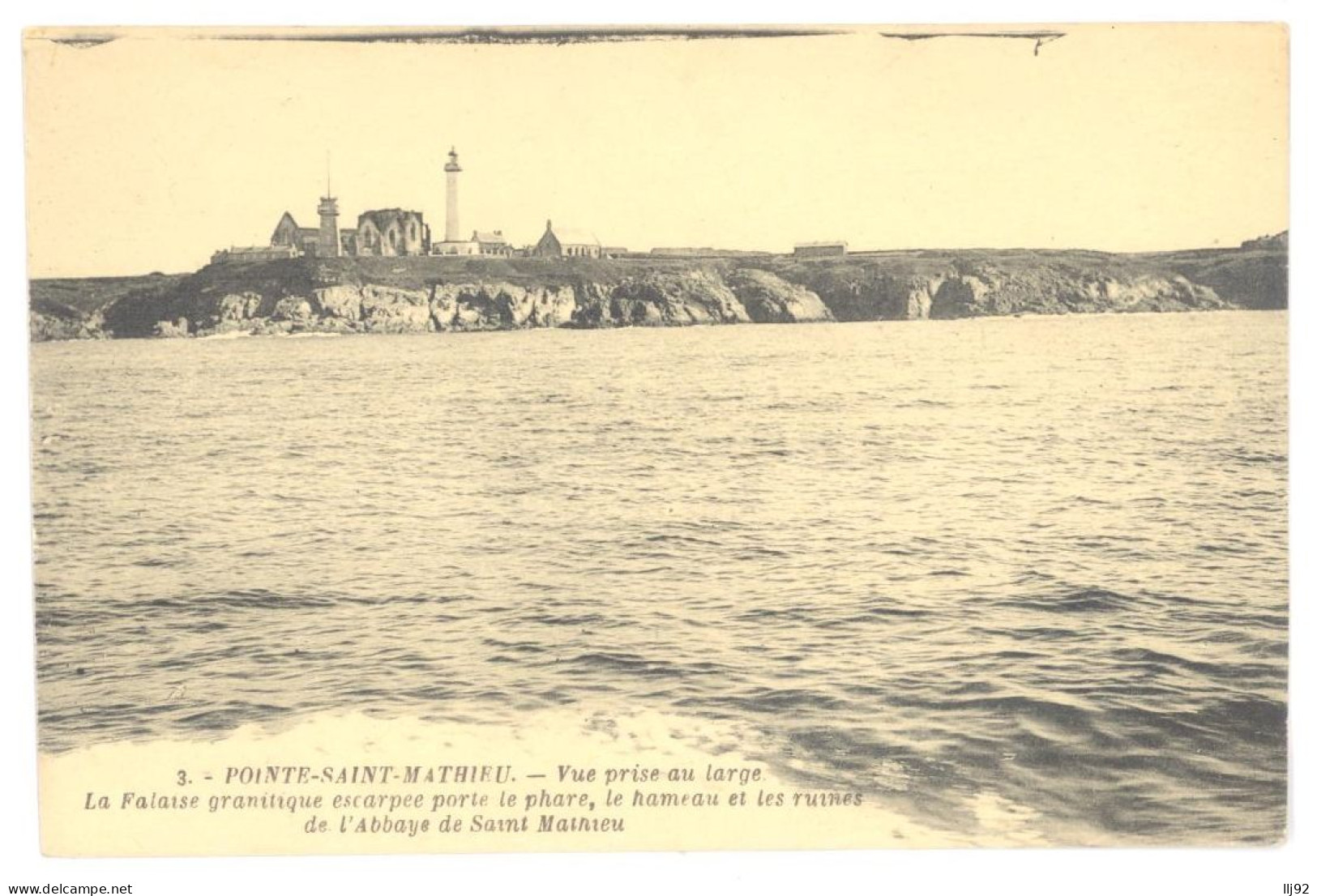 CPA 29 - Plougonvelin - POINTE SAINT MATHIEU (Finistère) - 3. Vue Prise Au Large - La Falaise Granitique Porte Le Phare - Plougonvelin