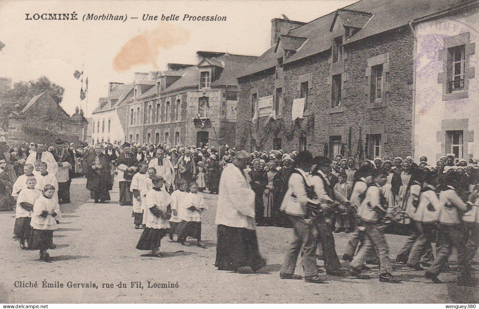 56 LOCMINE (Morbihan) -     Une Belle Procession    TB PLAN   Env. 1915.           RARE - Locmine