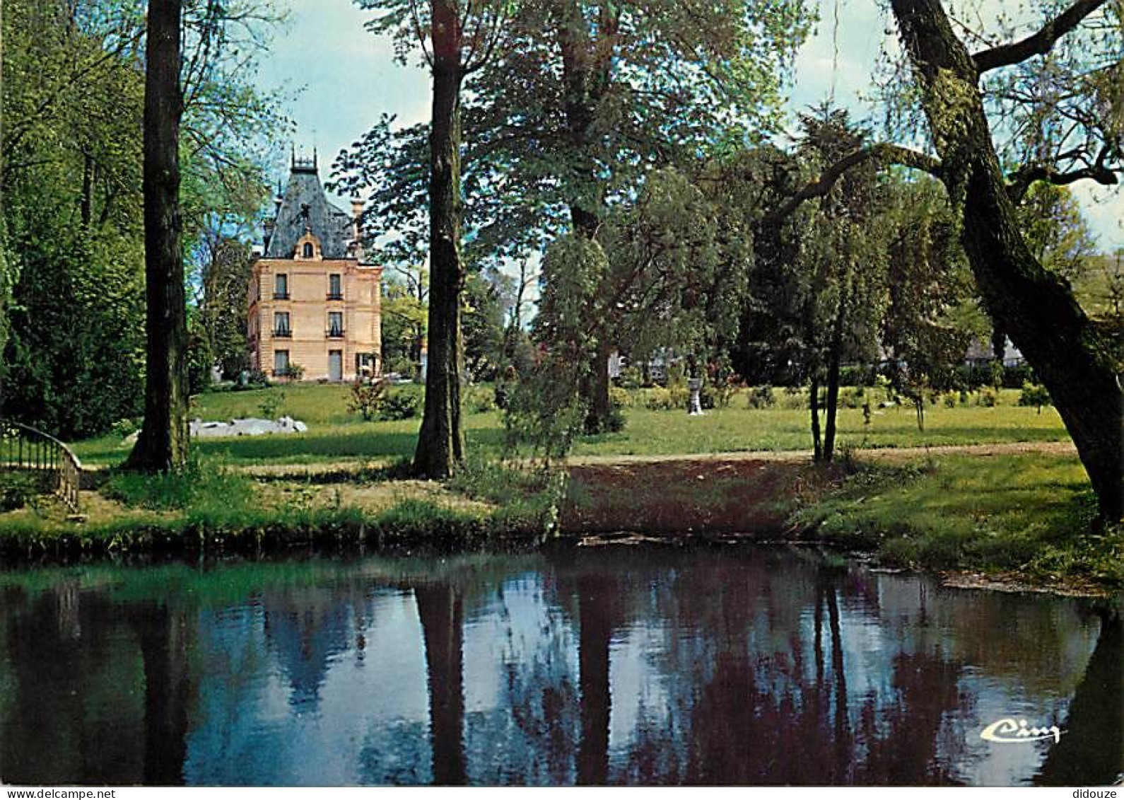 91 - Chilly-Mazarin - Le Château à Travers Le Parc - CPM - Voir Scans Recto-Verso - Chilly Mazarin