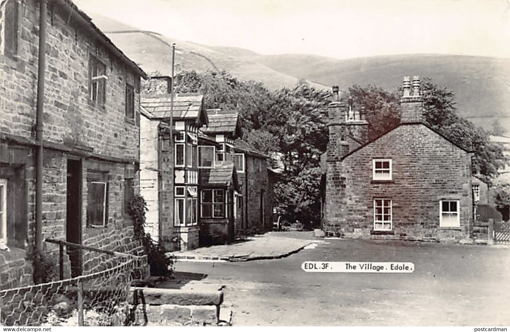 England - Derbs - EDALE The Village - Derbyshire