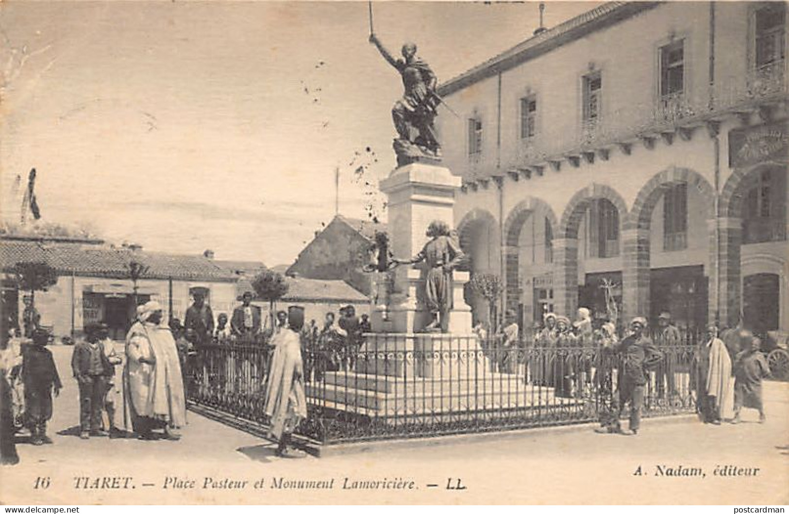 Algérie - TIARET - Place Pasteur Et Monument Lamoricière - Ed. A. Nadam 16 - Tiaret