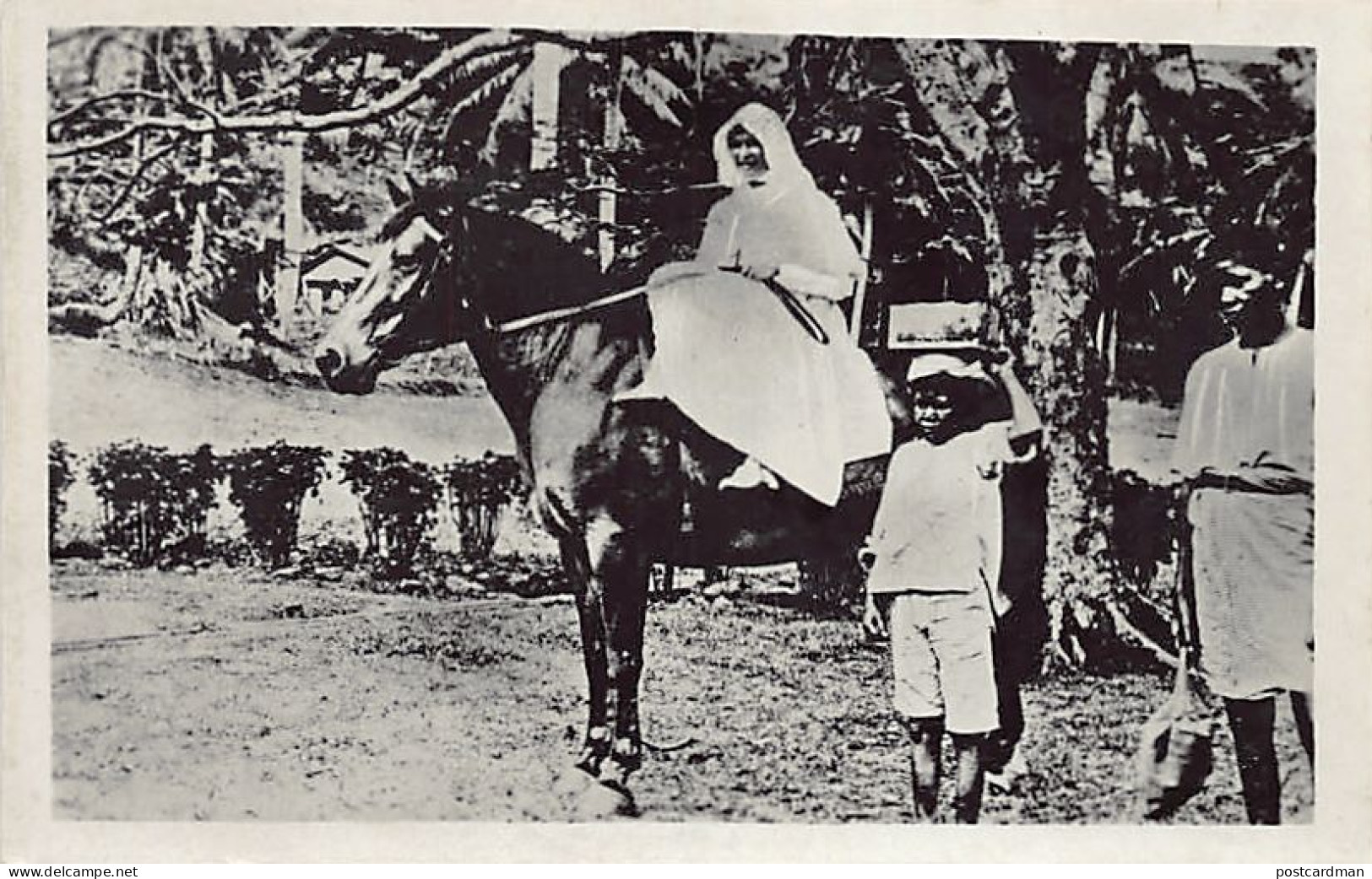 Fiji - MAKOGAI - Nun Visiting The Villages - Publ. Soeurs Missionnaires De La Société De Marie  - Fidschi