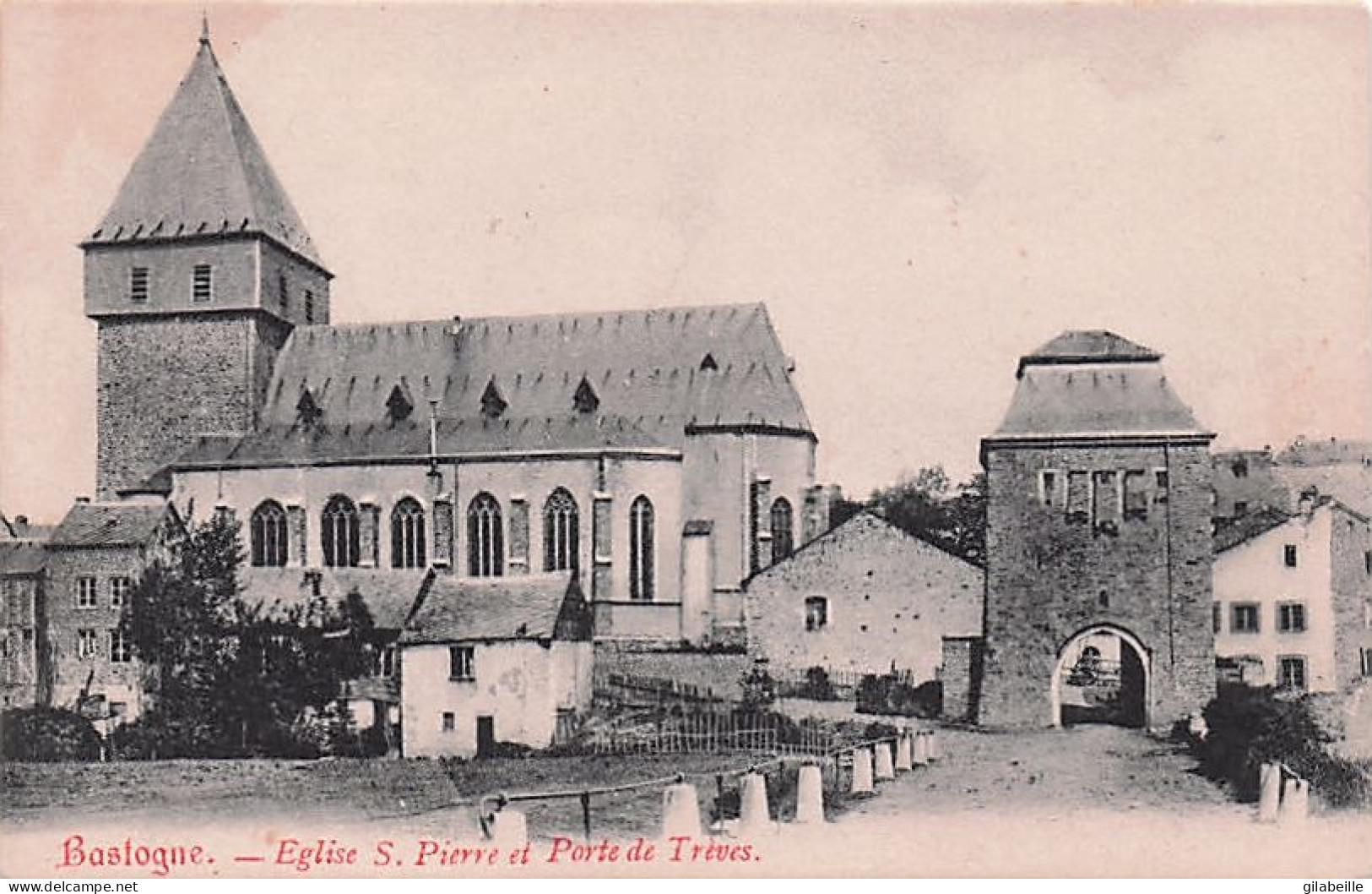 BASTOGNE - Eglise Saint Pierre Et Porte De Treves - Bastogne