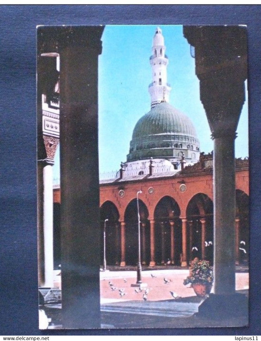 POSTCARD SAUDI ARABIA 1960 MEDINA LEGENDARY GREEN DOME IN THE PROPHET S HOLY MOSQUE - Saoedi-Arabië