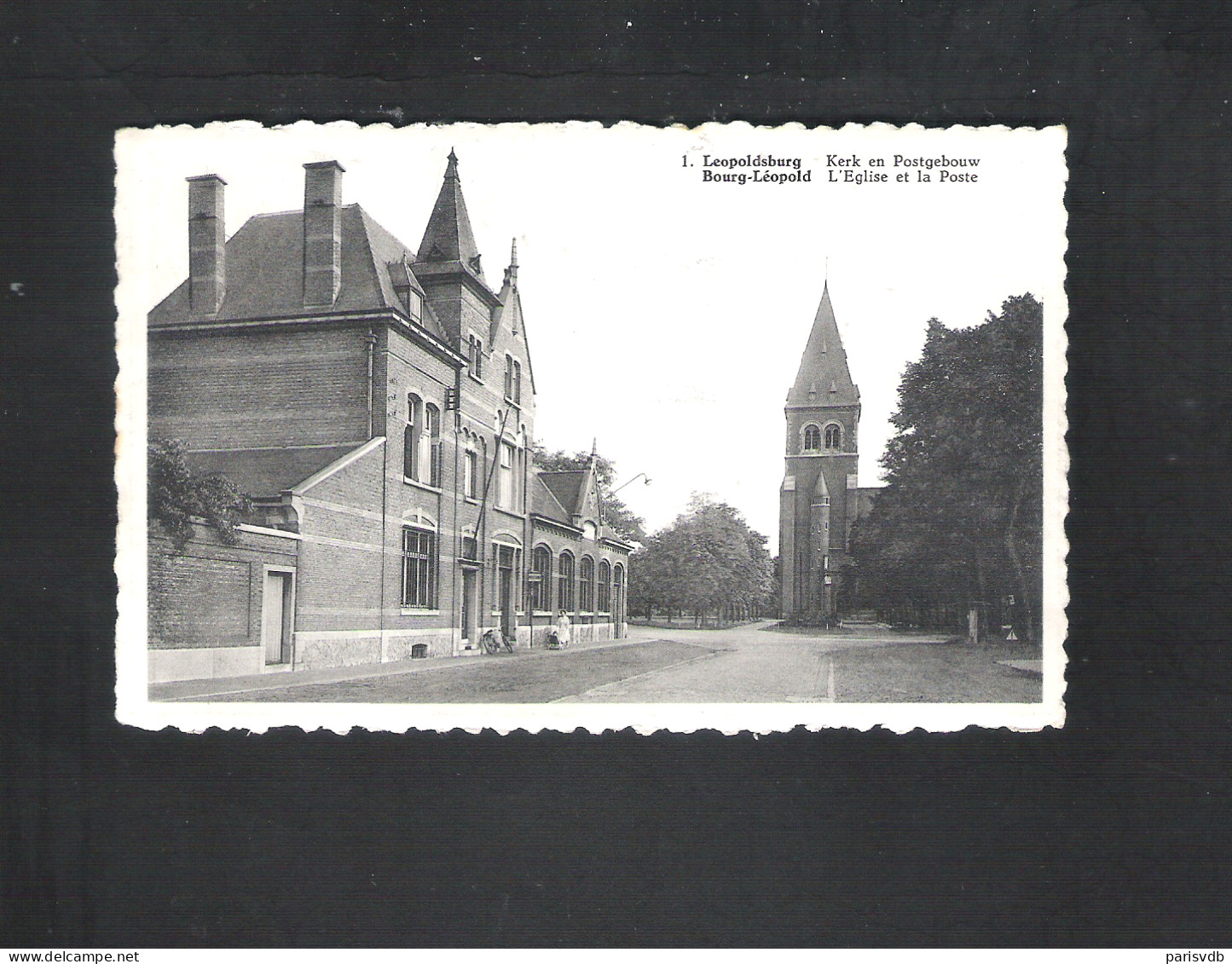 LEOPOLDSBURG - KERK EN POSTGEBOUW (7653) - Leopoldsburg