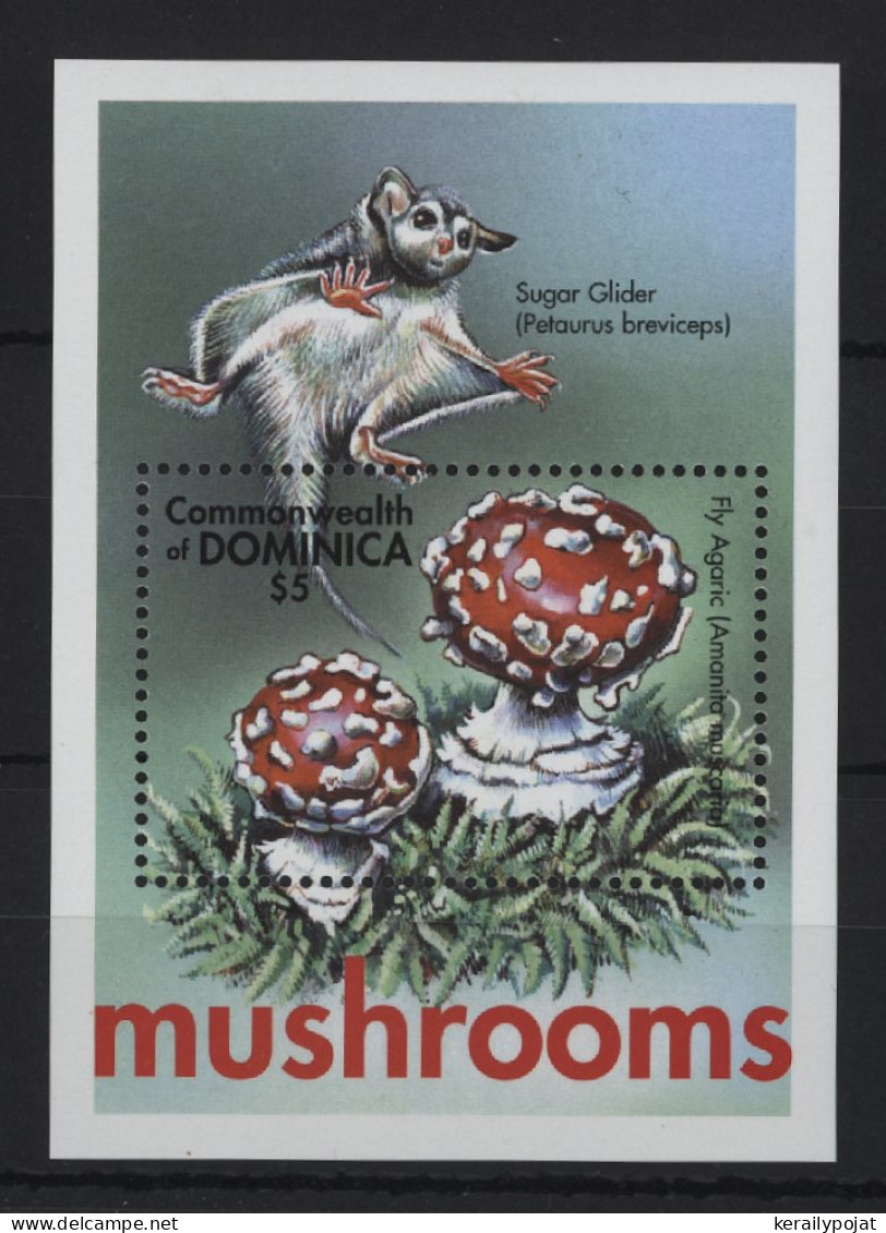 Dominica - 2001 Mushrooms Block (2) MNH__(TH-24407) - Dominique (1978-...)