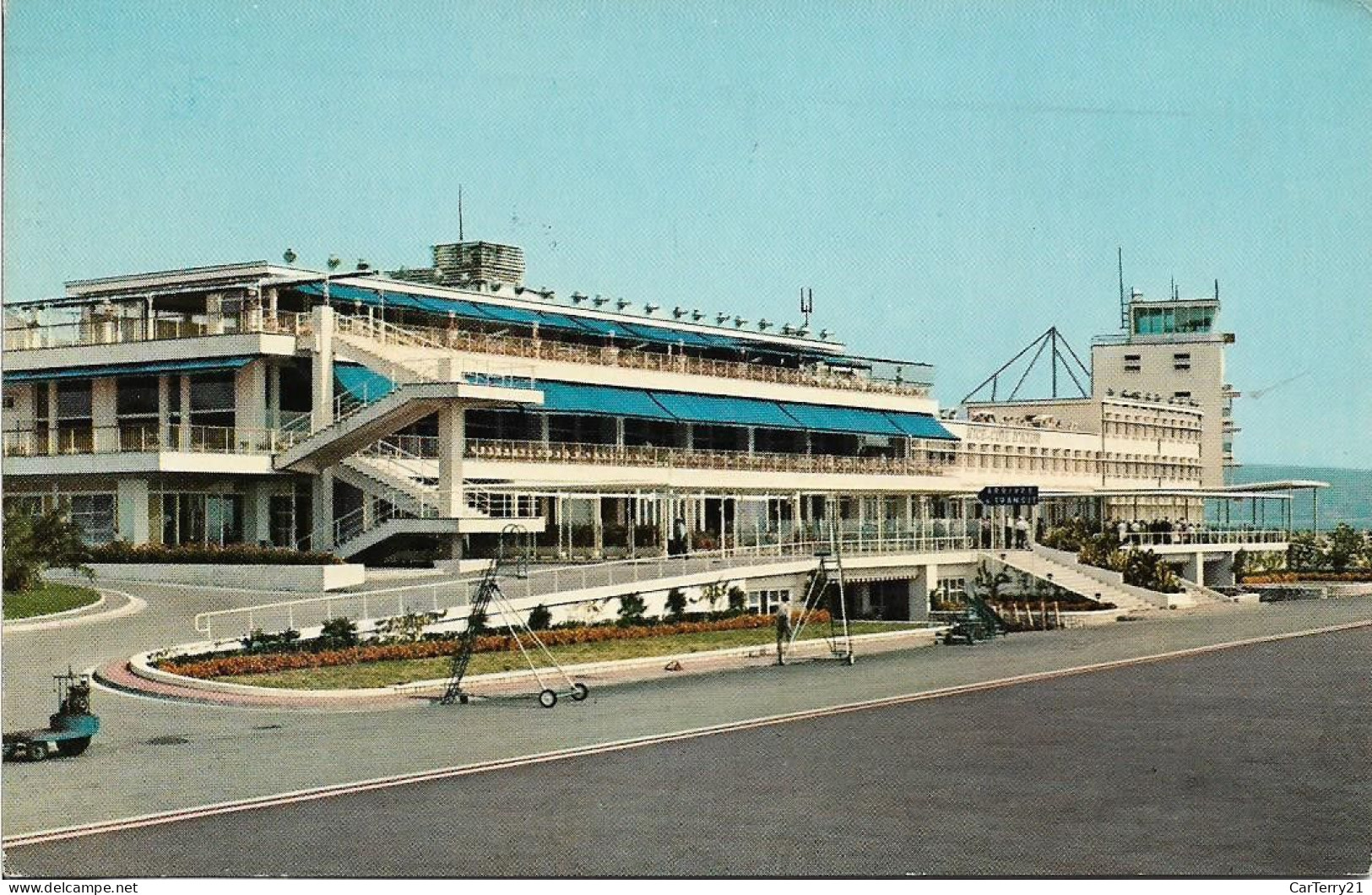 06. AEROPORT NICE CÔTE D'AZUR. VUE PRISE DE LA PISTE. 1963. - Luchtvaart - Luchthaven