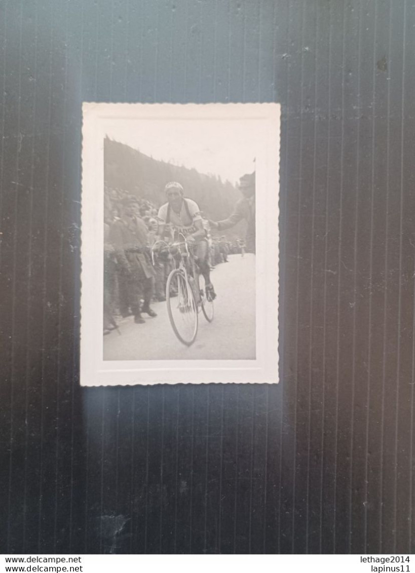 FOTOGRAFIA ORIGINALE ANTONIO BEVILACQUA GIRO D ITALIA 1951 TAPPA DOLOMITI MISURE 7,5CM X 10,5CM - Sportifs