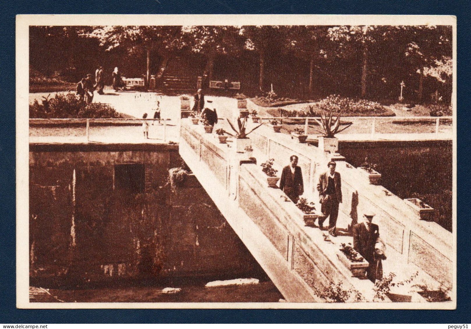 Roumanie. Olanesti ( Râmnicu Vâlcea). Station Thermale, Eaux Curatives. Promeneurs Dans Le Parc. - Roumanie