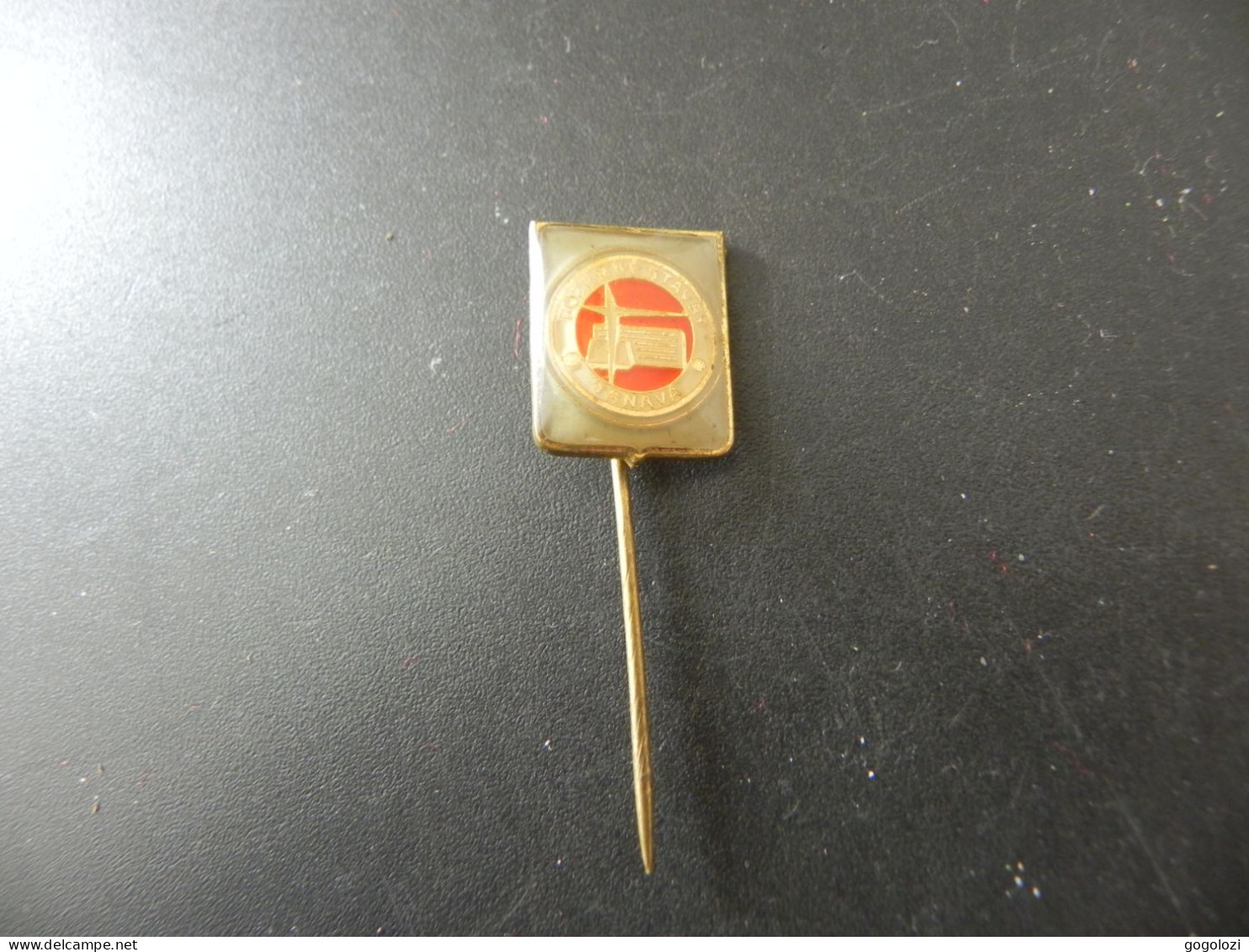 Old Pin Anstecknadel  - Slovakia Trnava Pozemne Stavby - Sin Clasificación