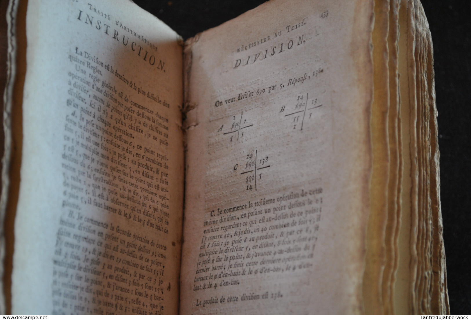 Arithmétique Edité en 1755 ? Imprimeur Imprimerie Chardon reliure cuir XVIIIè Tarif universel pour les franctions Traité