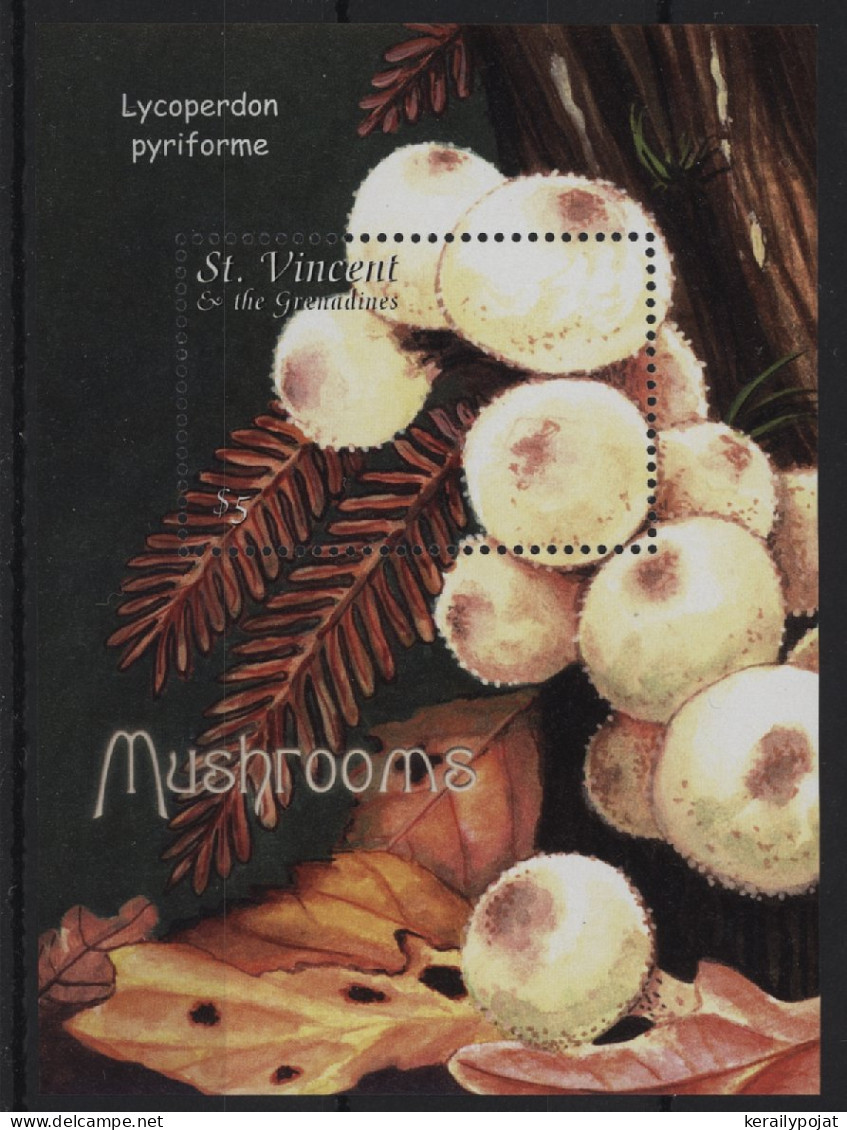 St.Vincent - 2001 Mushrooms Block (2) MNH__(TH-24396) - St.Vincent (1979-...)