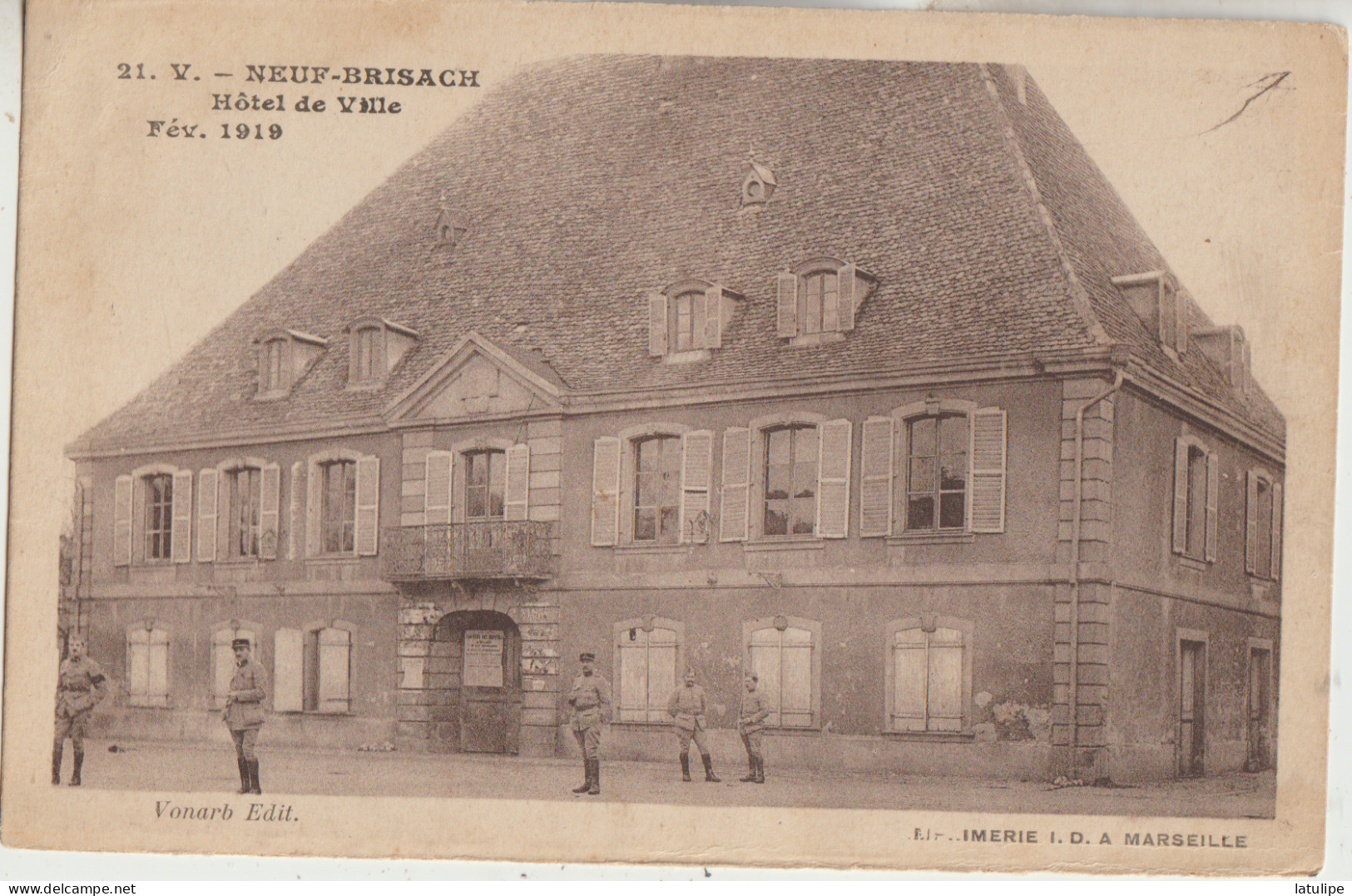 Neuf-Brisach  68   Carte Non Circulée  L'Hotel De Ville En 1919 Animée Soldats - Neuf Brisach