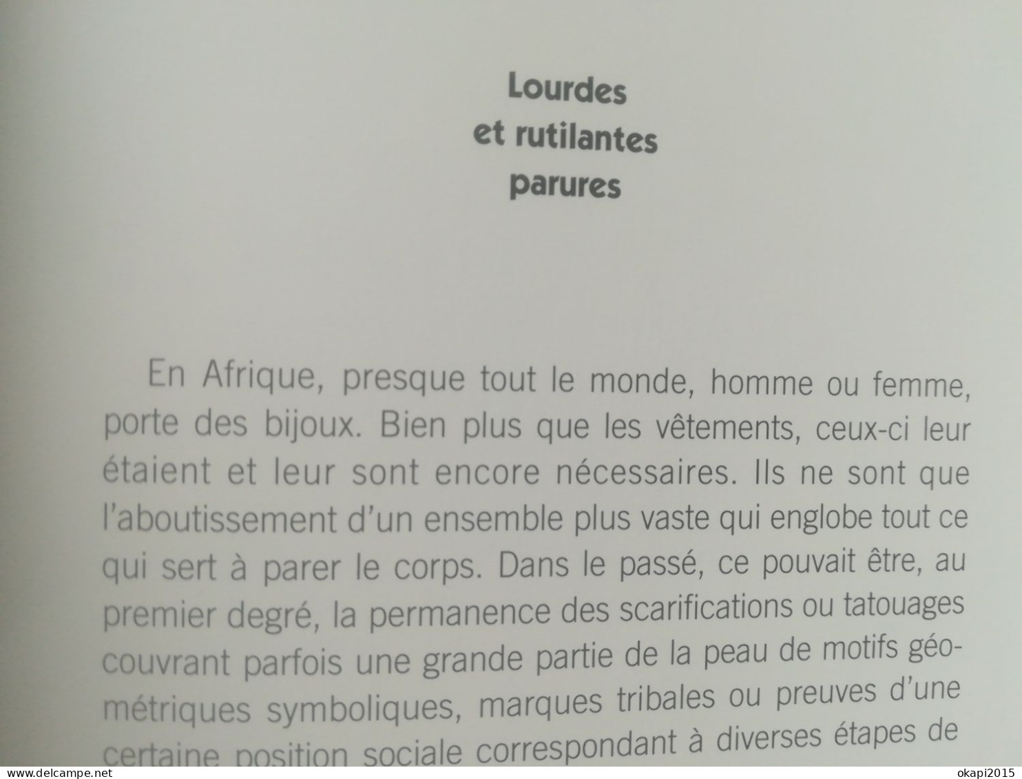 ART AFRICAIN LIVRE OBJETS AFRICAINS DU QUOTIDIEN SCEPTRE ARMES BIJOUX TABOURET CUILLER RITES  CONGO ZAÏRE KUBA  KASAÏ