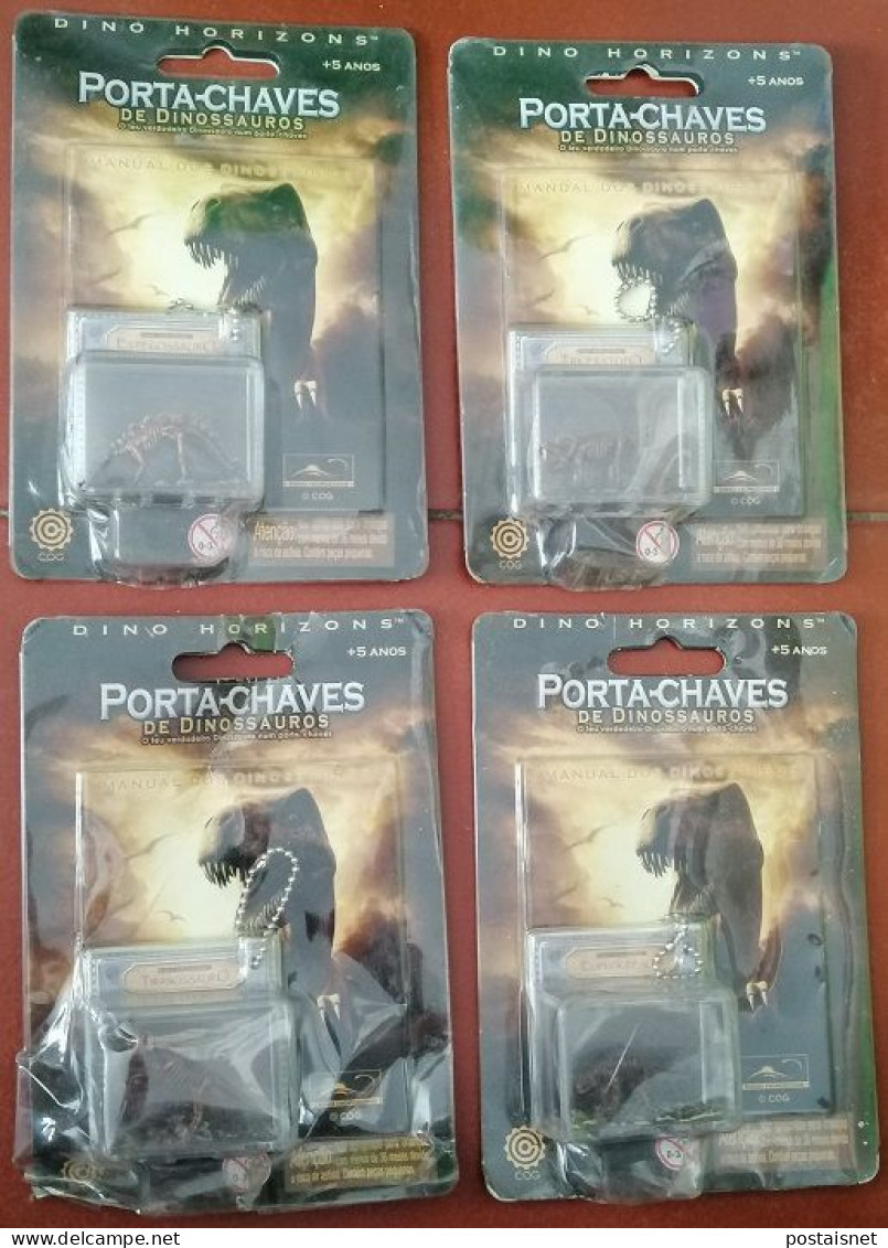 Lote 3 Dinossauros Em Caixa; 4 Porta-chaves; 1 Réplica Fóssil; Autocolantes; Réplica Para Montar - Jurassic Park