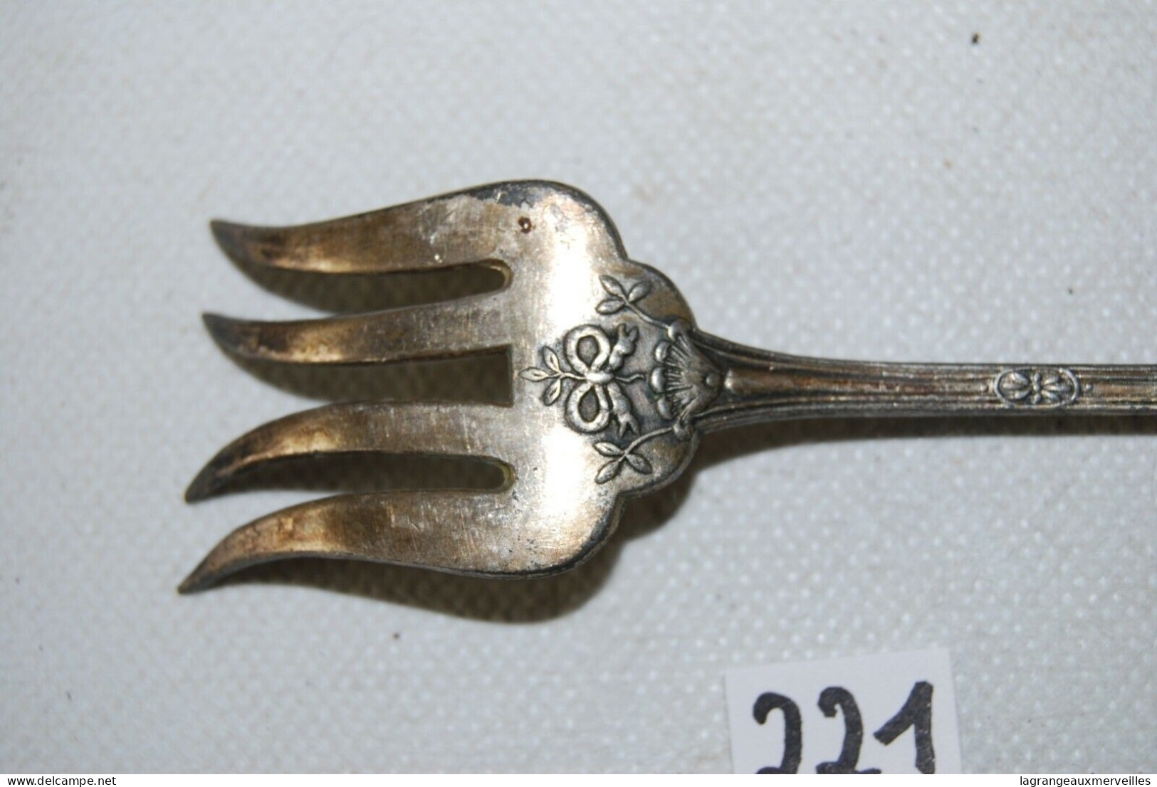C221 Ancienne Fourchette A Dinde - Art De La Table - Manche Travaillé XIX - Forks