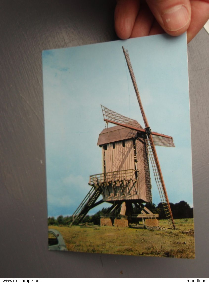 Cp  Le Moulin Sur La Colline - Grottes De Naours - Partie Arrière De 2CV - Naours