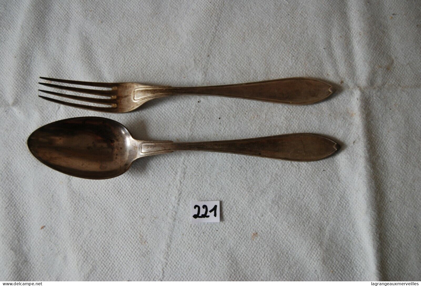 C221 Ancienne Cuillère Et Fourchette - Art De La Table - Manche Travaillé - Altri & Non Classificati