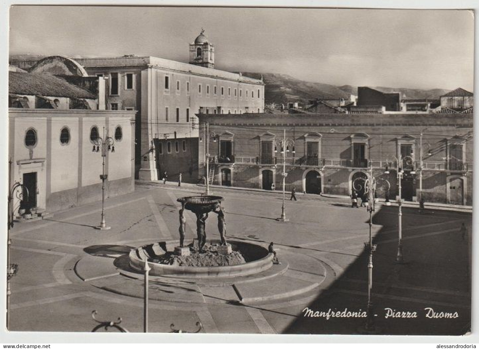 Cartolina Viaggiata Affrancata Francobollo Rimosso Manfredonia Piazza Duomo 1958 - Manfredonia