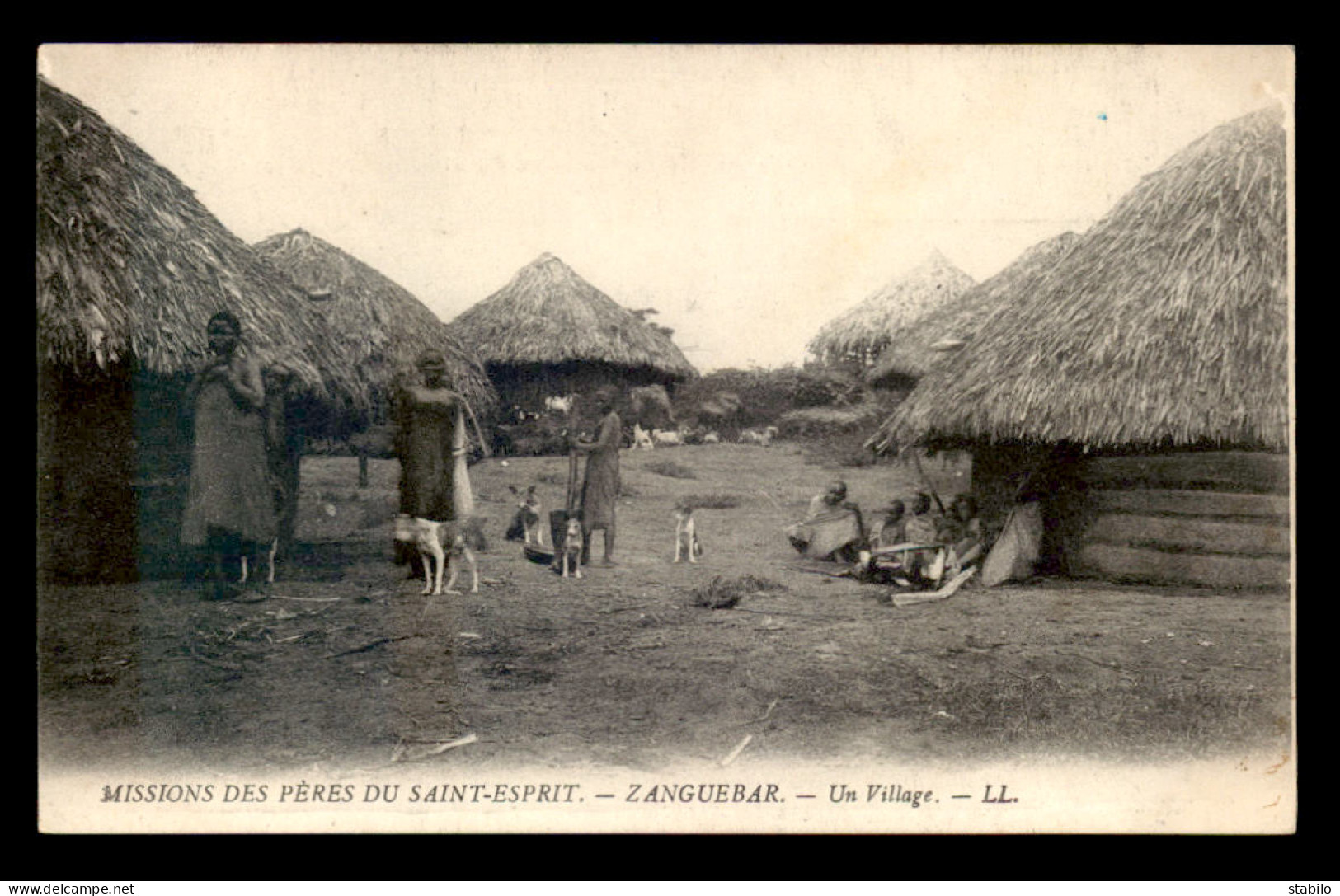 MISSIONS - TANZANIE - ZANGUEBAR - UN VILLAGE - PERE DU ST-ESPRIT - Missions