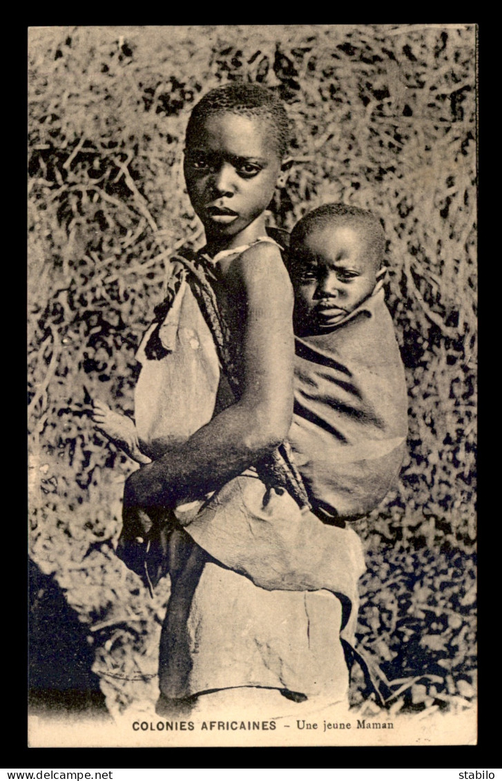 MISSIONS - COLONIES AFRICAINES - UNE JEUNE MAMAN - Missions