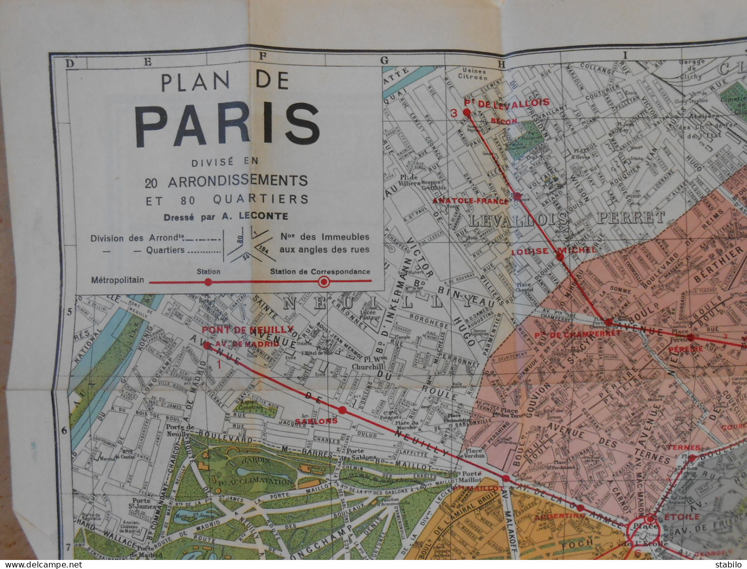 PLAN DE PARIS DIVISE EN 20 ARRONDISSEMENTS ET 80 QUARTIERS - Autres Plans