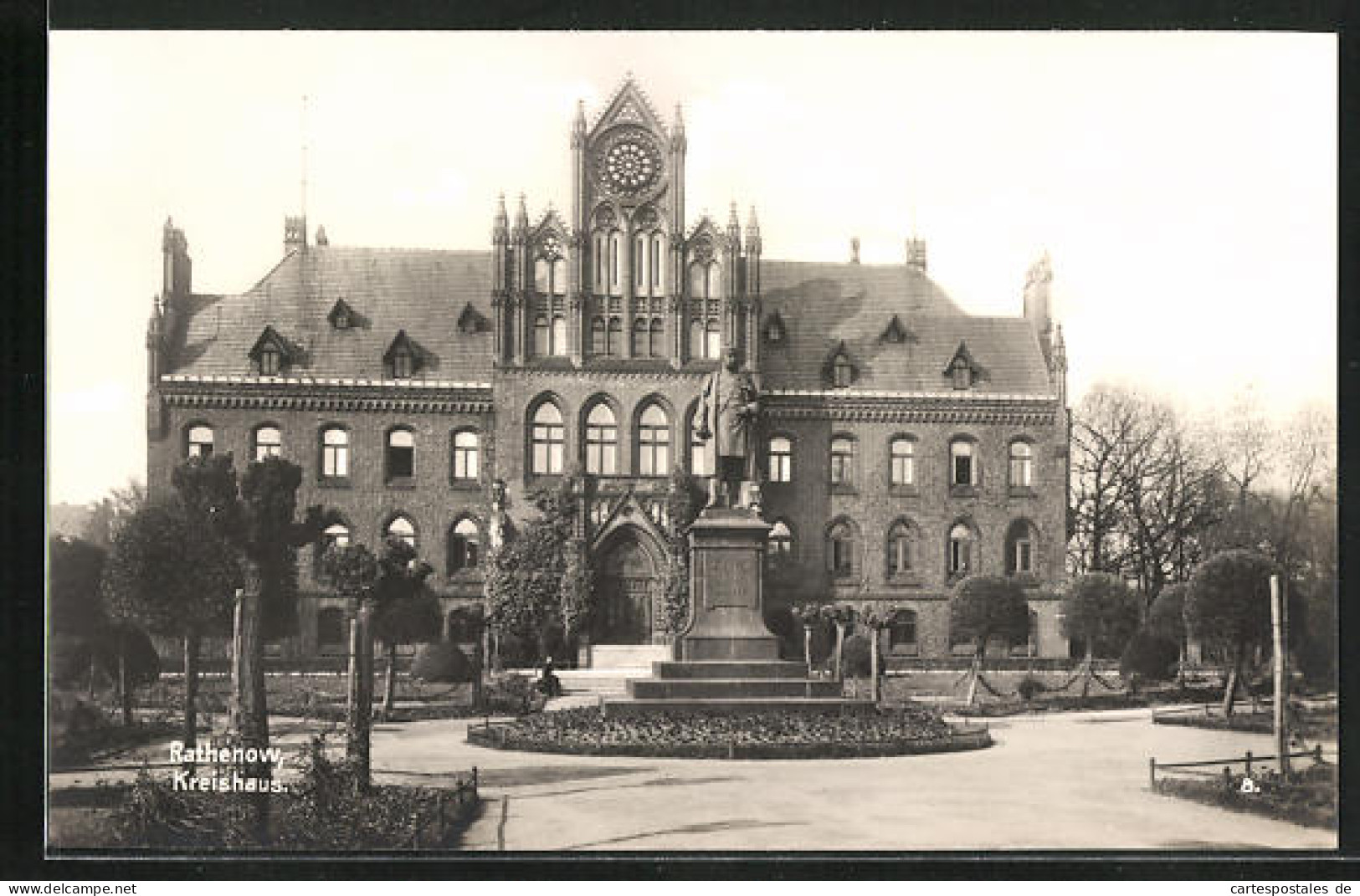 AK Rathenow, Denkmal Vor Dem Kreishaus  - Rathenow