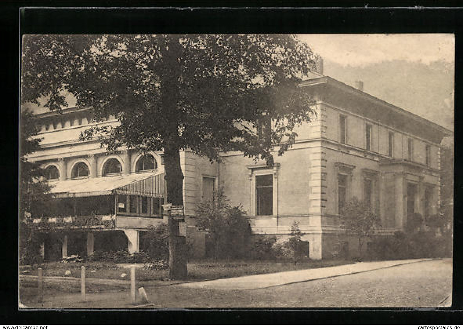 AK Bad Freienwalde A. O., Brunnenhotel In Der Strassenansicht  - Bad Freienwalde