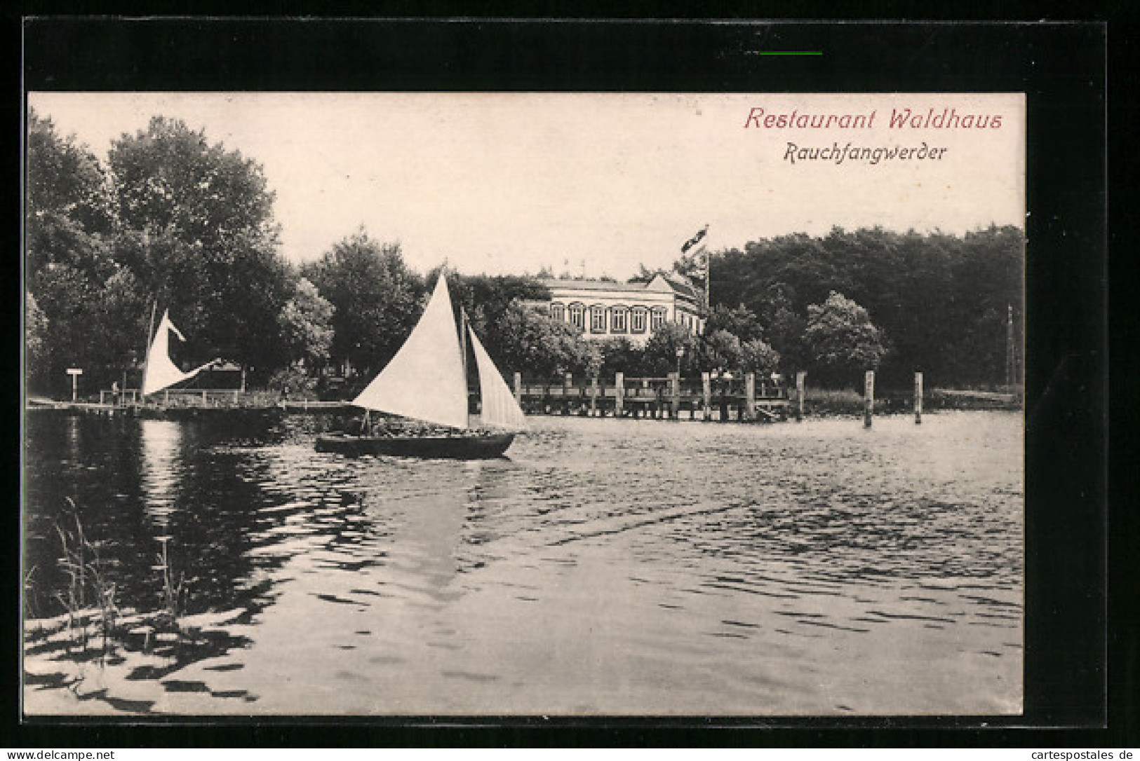 AK Berlin-Rauchfangswerder, Restaurant Waldhaus Vom Wasser Aus Gesehen  - Koepenick