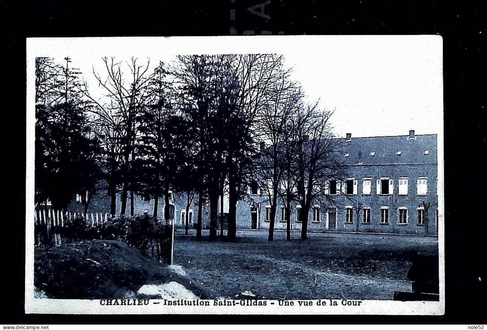 8€ : Institution Saint Gildas - Une Vue De La Cour - Charlieu