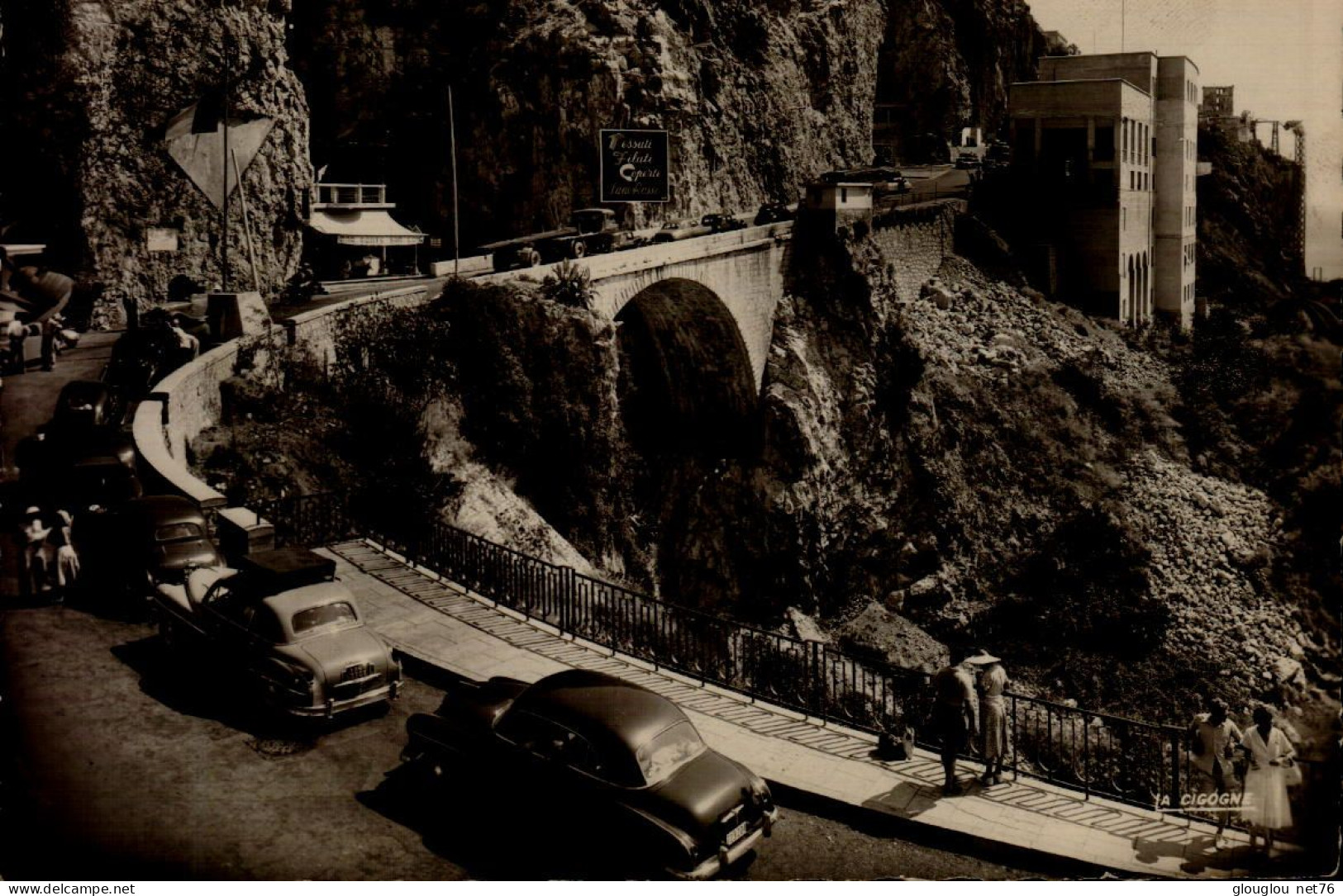 MENTON-GARAVAN..LE PONT ST-LOUIS..PASSAGE DE LA FRONTIERE FRANCO-ITALIENNE.. ...CPSM GRAND FORMAT ANIMEE - Douane