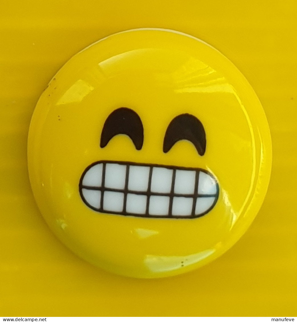 Fève Artfun - Emoticonworld - Smiley  Montre Les Dents - Sports