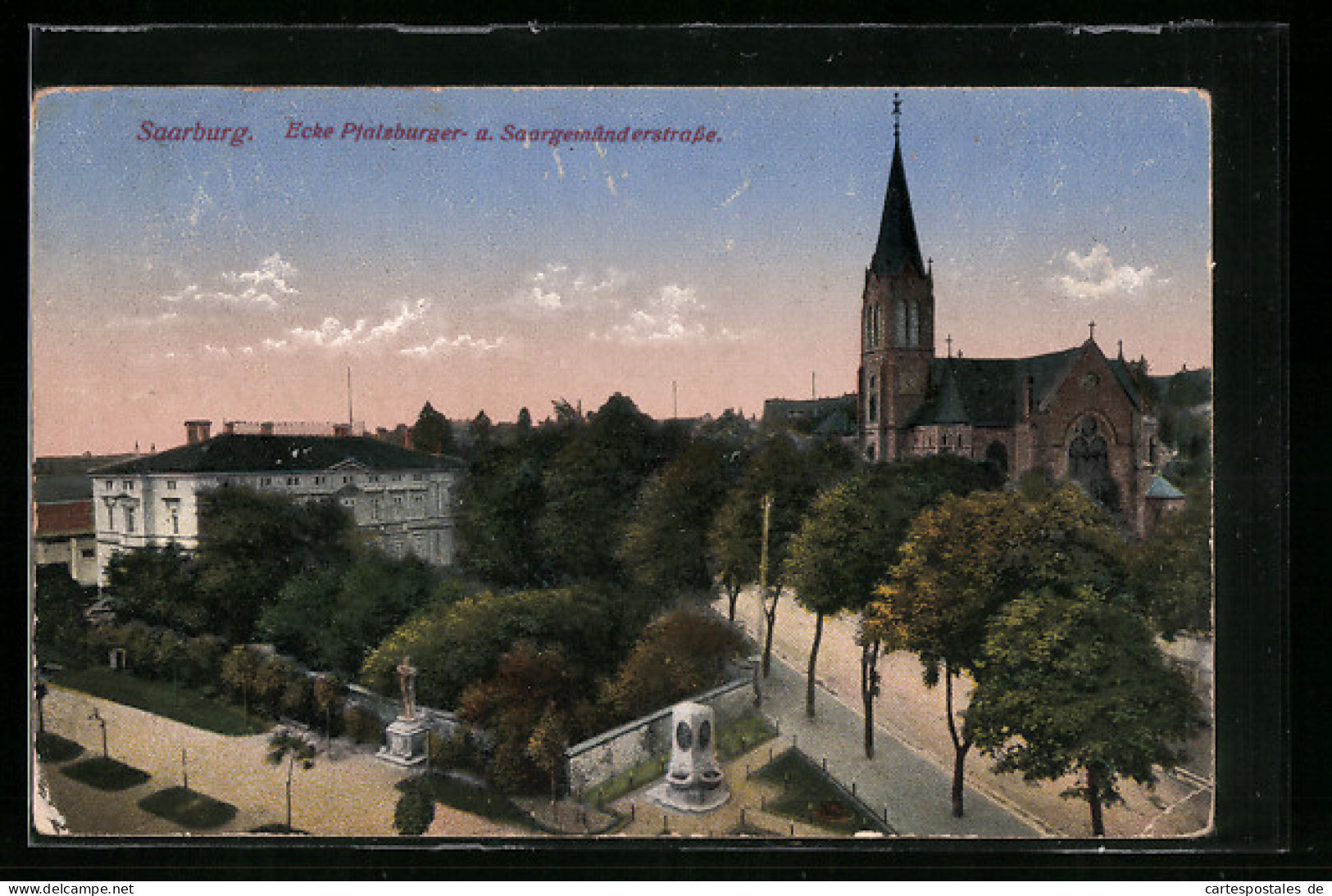 AK Saarburg, Ecke Pfalzburger-und Saargemünderstrasse, Blick Zur Kirche  - Saarburg