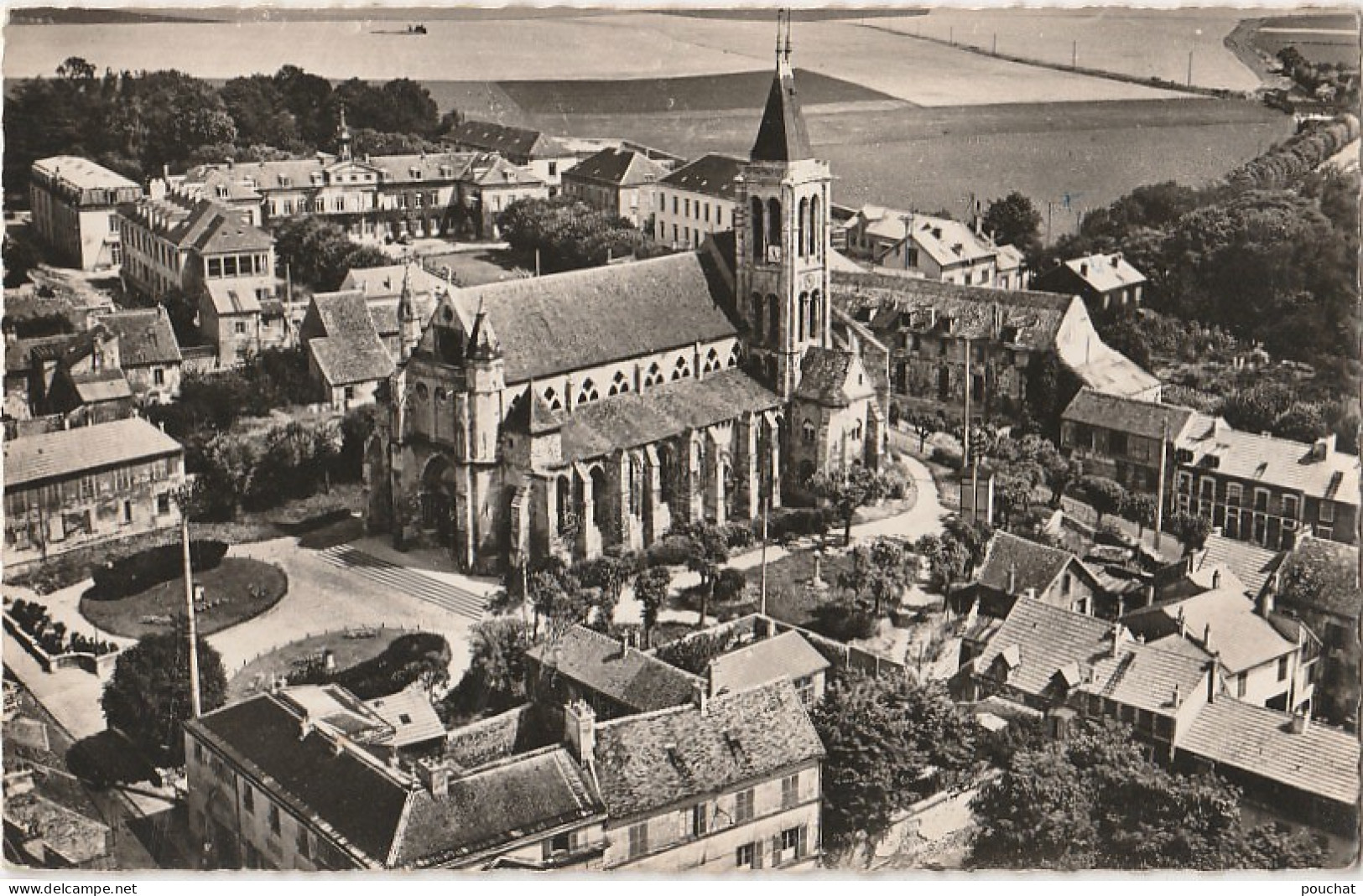 95) GONESSE - EN AVION AU DESSUS DE ...  L’ÉGLISE ET L’HÔPITAL  - (2 SCANS) - Gonesse