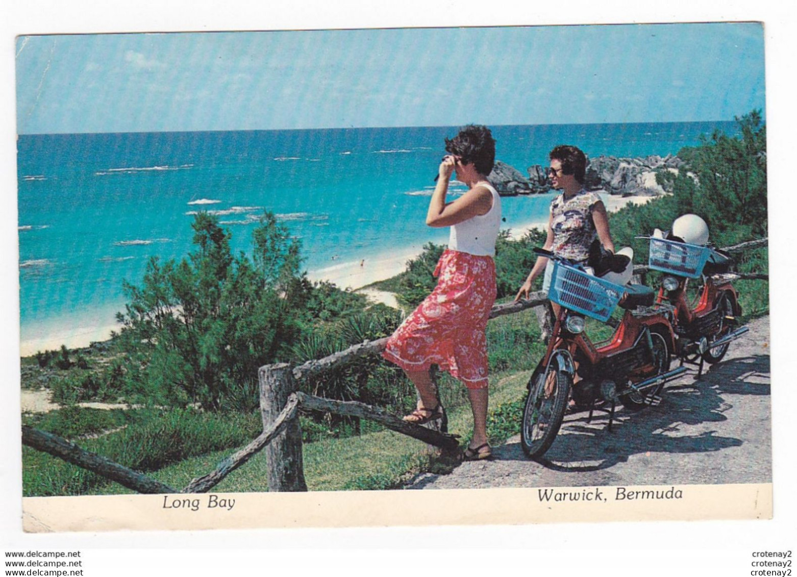 Antilles Bermudes Bermuda En 1979 Long Bay Warwick Splendid View Jeunes Femmes En Mobylette VOIR Timbre Bateau Police - Bermudes