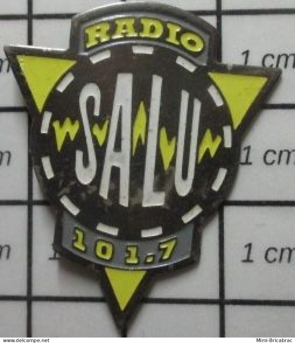 2222 Pin's Pins / Beau Et Rare / THEME : MEDIAS / RADIO SALU 101.7 MHZ - Medias